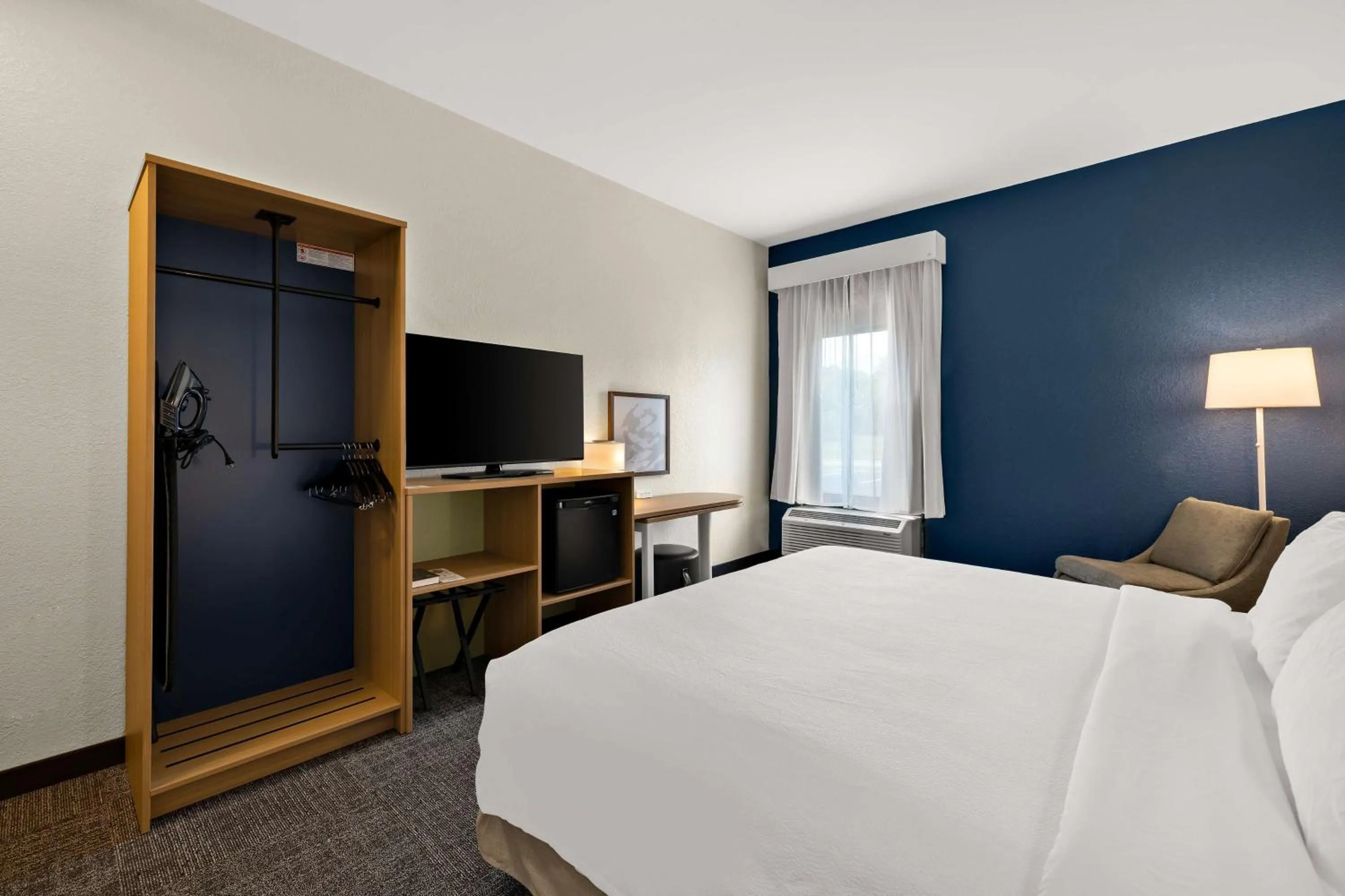 Bed in Spark By Hilton Tifton