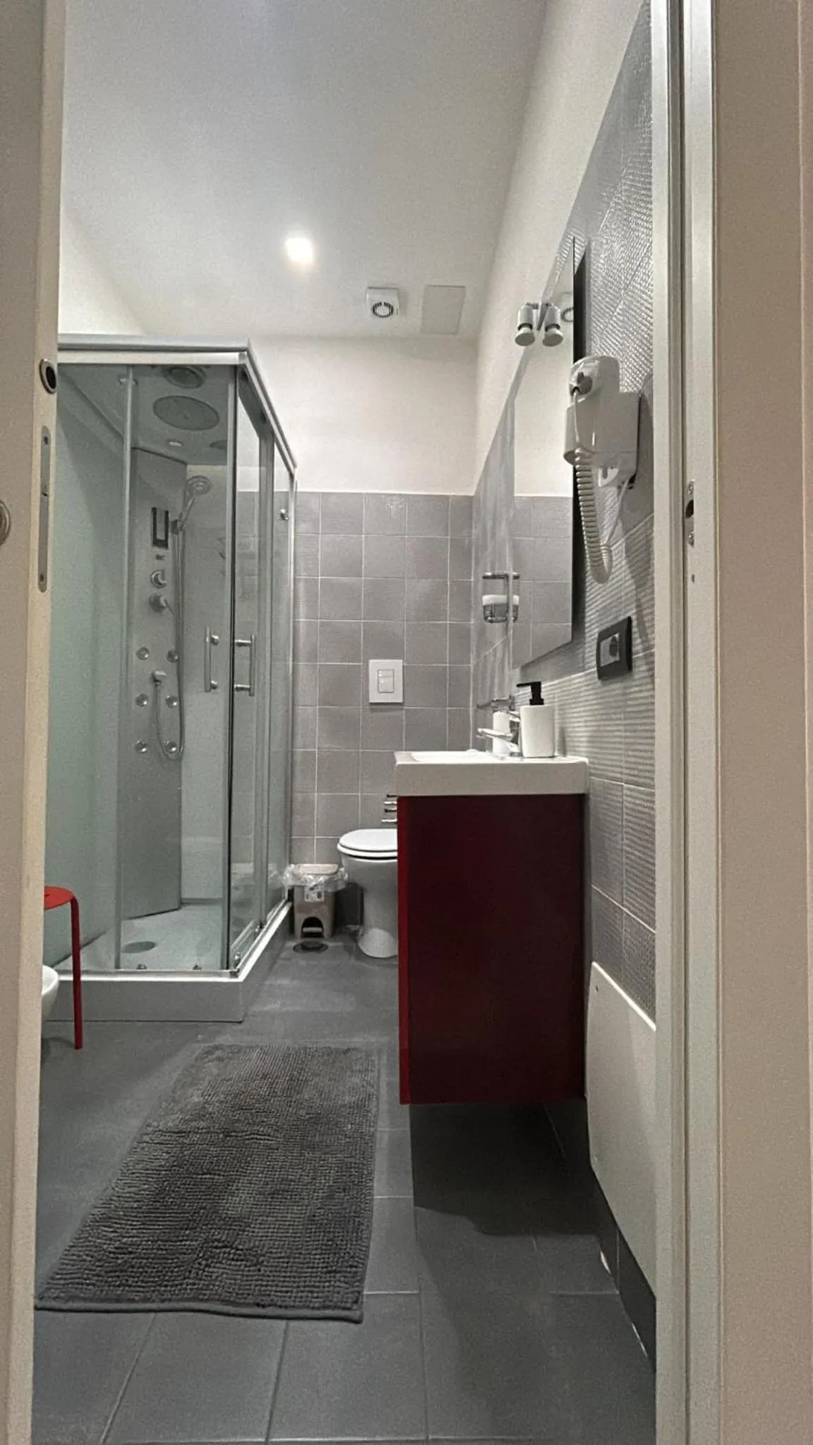 Shower in B&b Next Stop Napoli