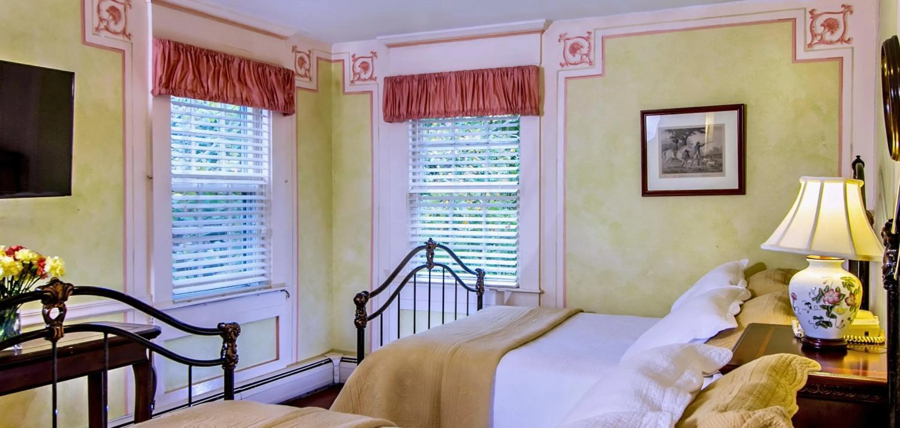 Bed in Queen Anne Inn