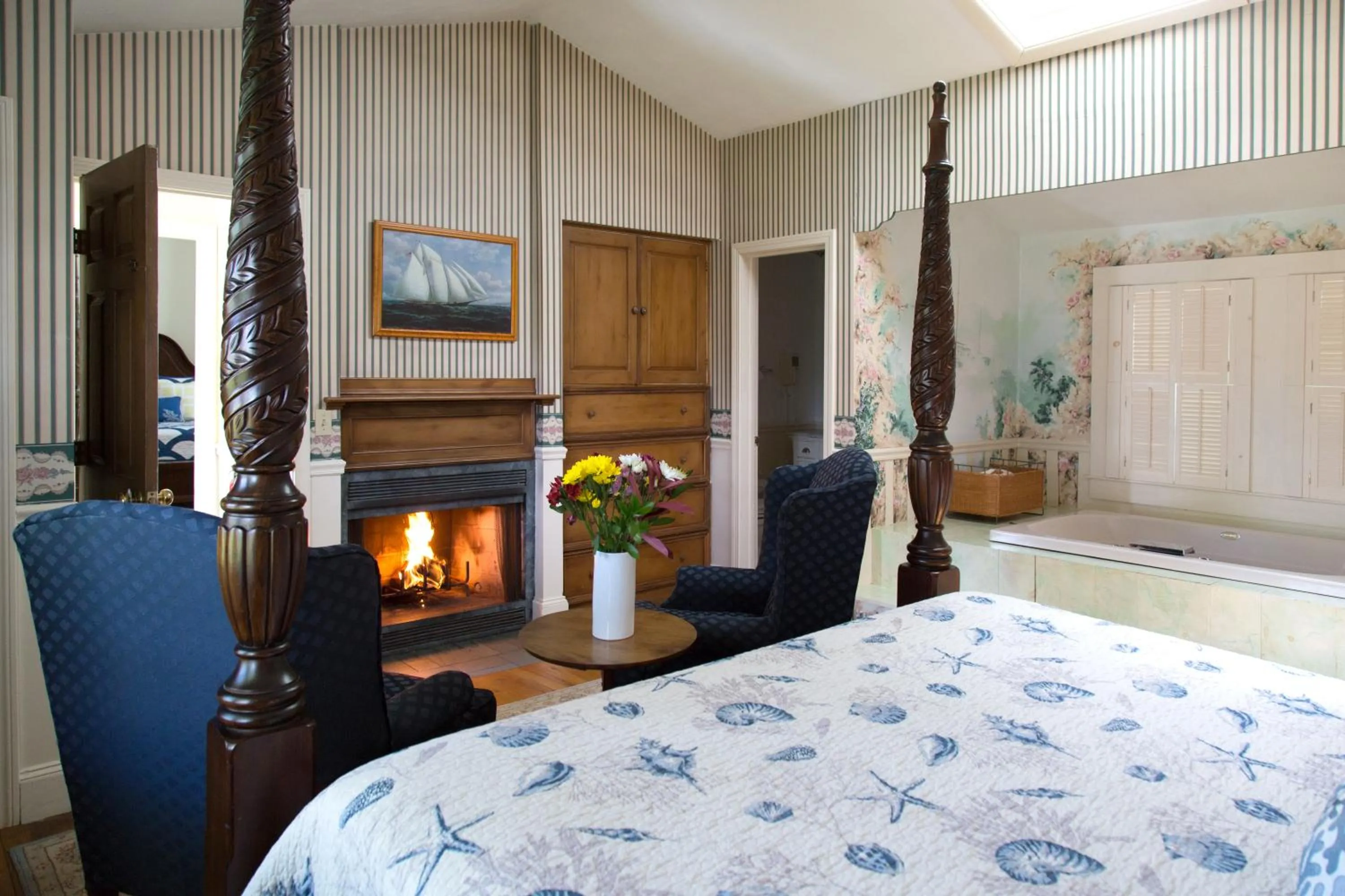 Bed in Queen Anne Inn