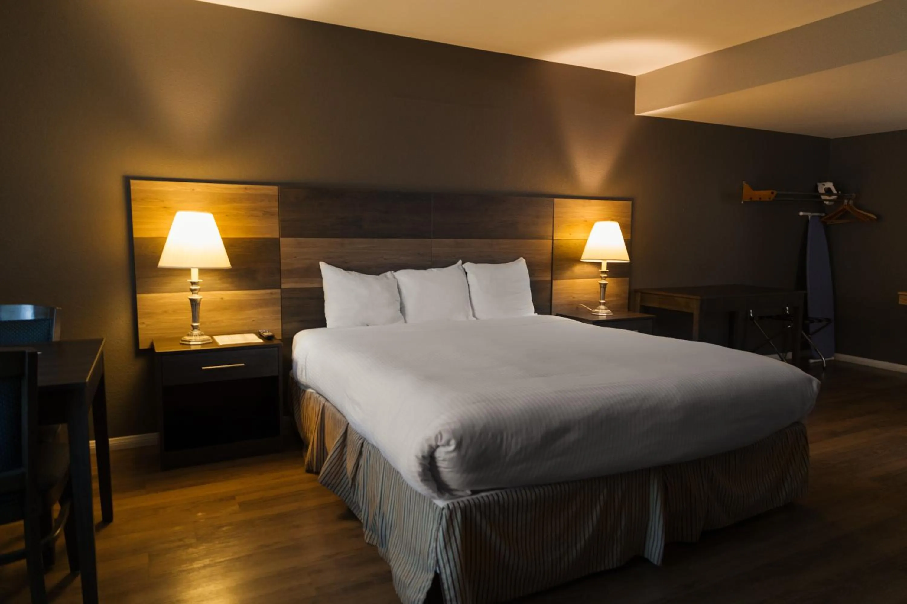 Night, Bed in Cozy Inn