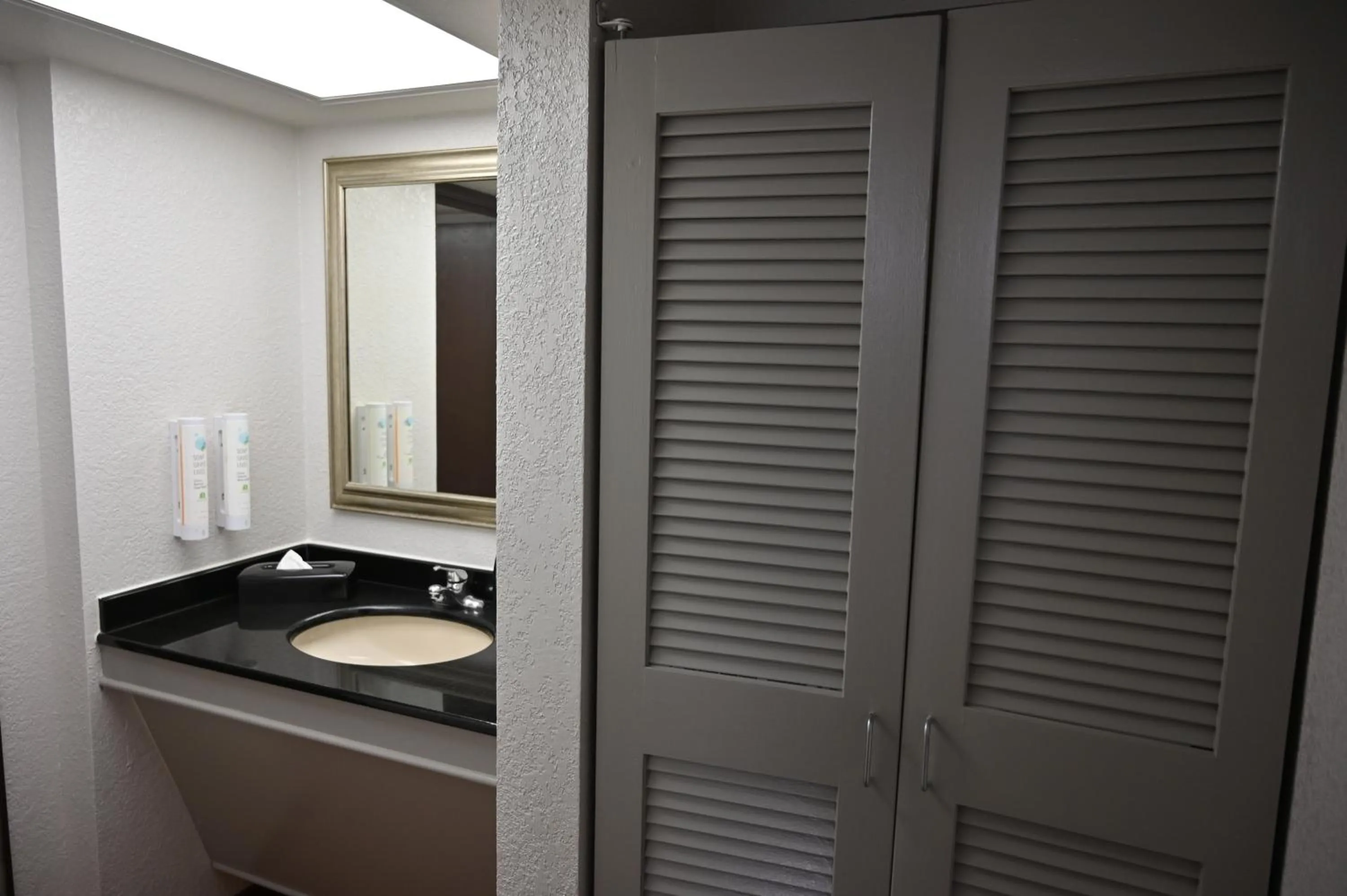 Atrium Hotel and Suites DFW Airport