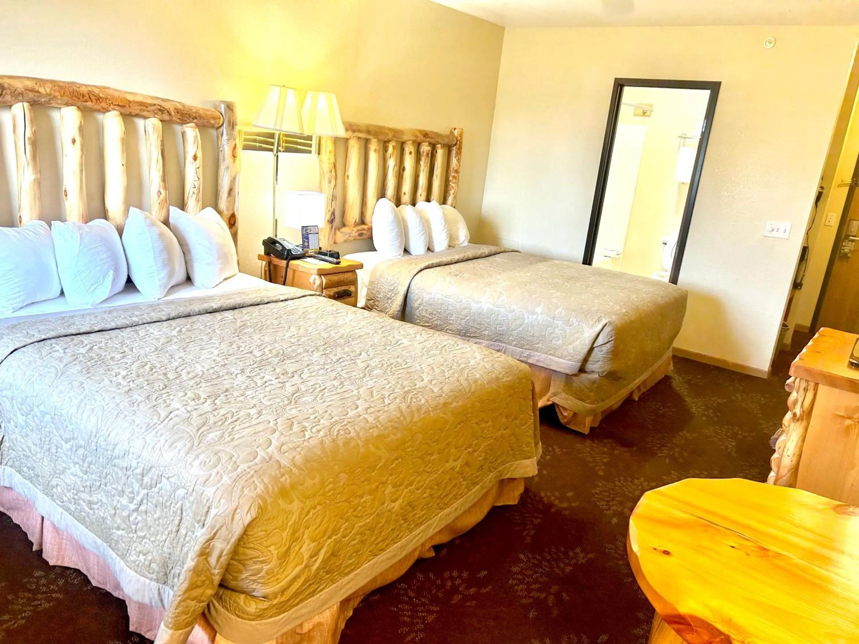 Bed in Super 8 by Wyndham Bridgeview of Mackinaw City