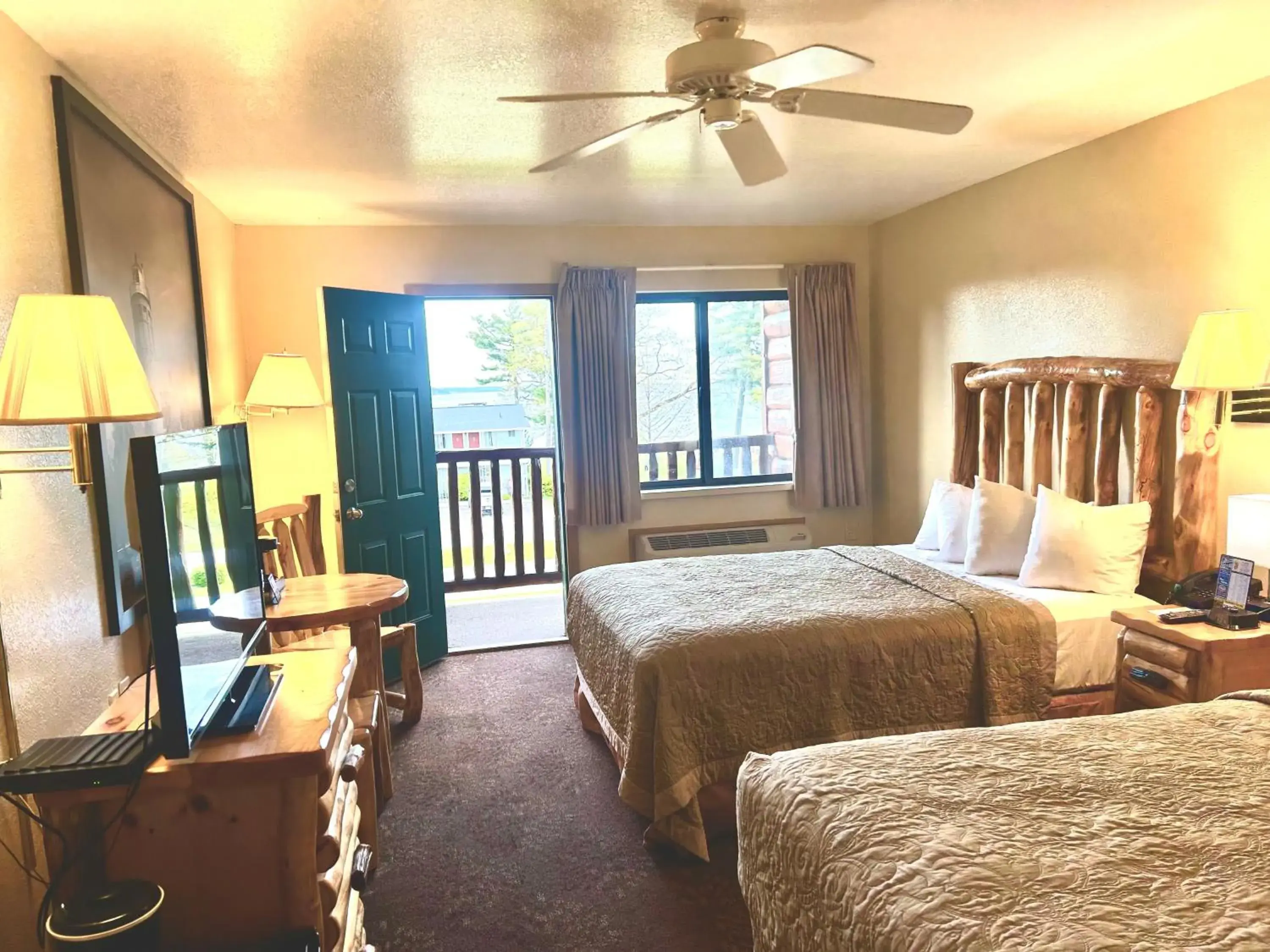 Queen Room with Two Queen Beds and Bridge View in Super 8 by Wyndham Bridgeview of Mackinaw City Queen Room with Two Queen Beds and Bridge View in Super 8 by Wyndham Bridgeview of Mackinaw City