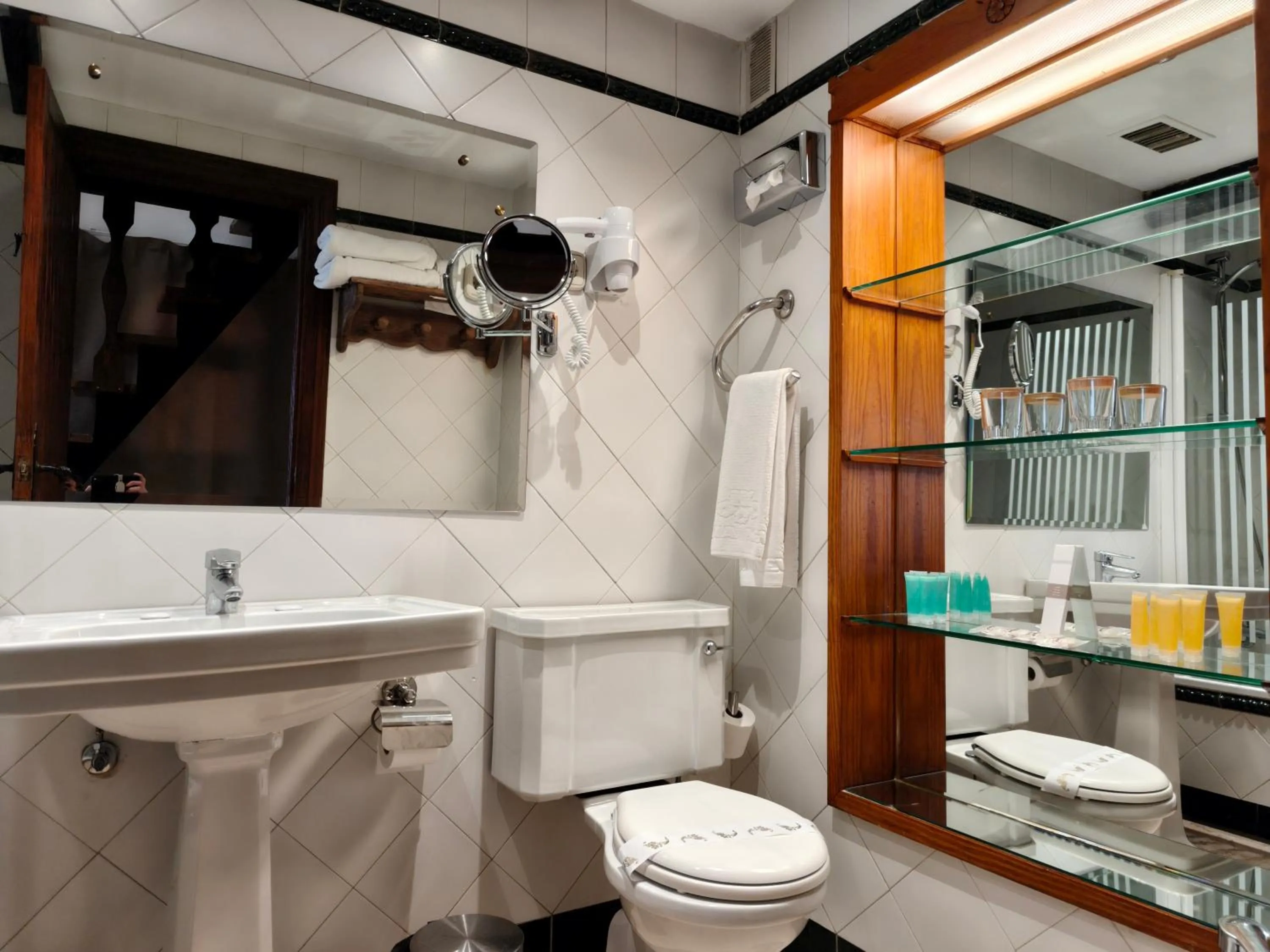 Bathroom in Hotel Kenia Nevada