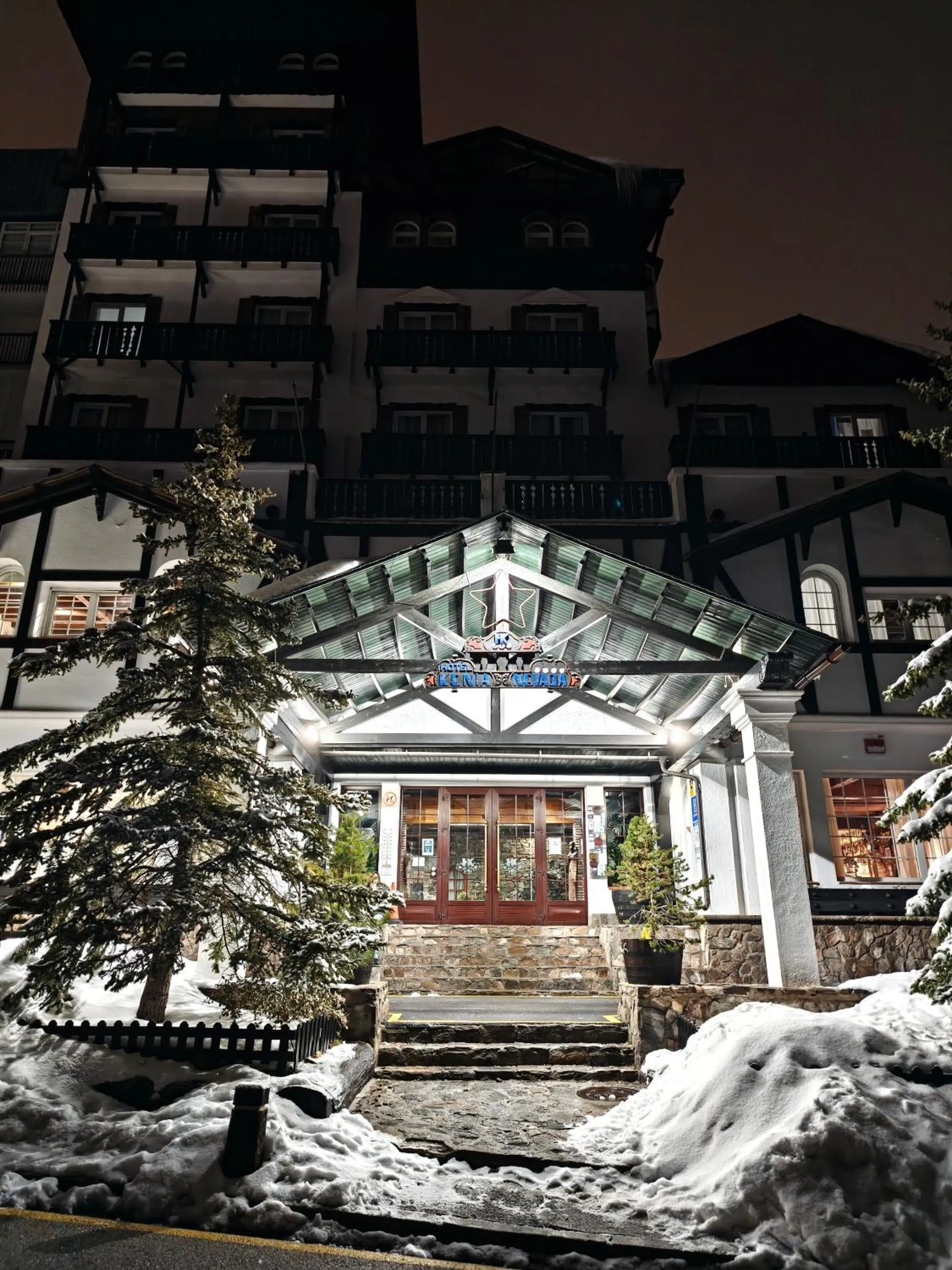 Property building in Hotel Kenia Nevada