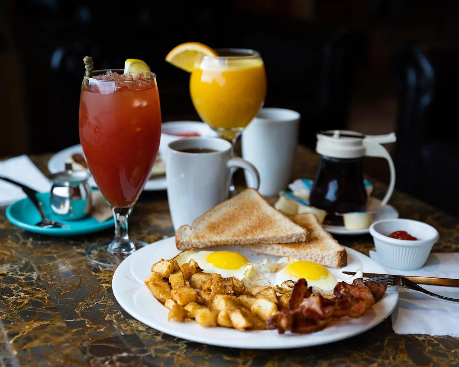 Restaurant/places to eat in Astoria Hotel