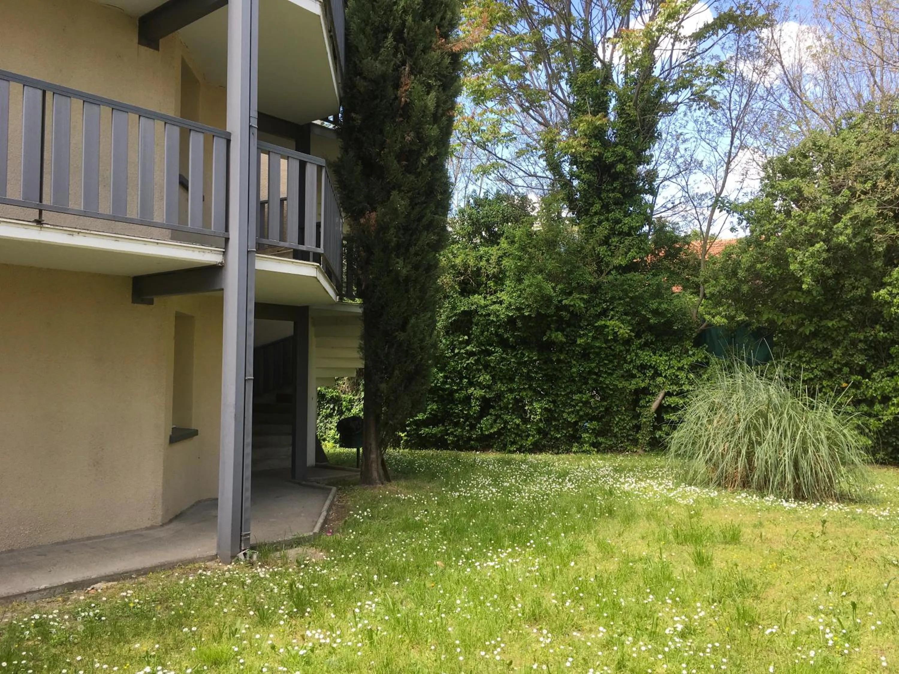 Garden view in Hotel Bel Alp Manosque