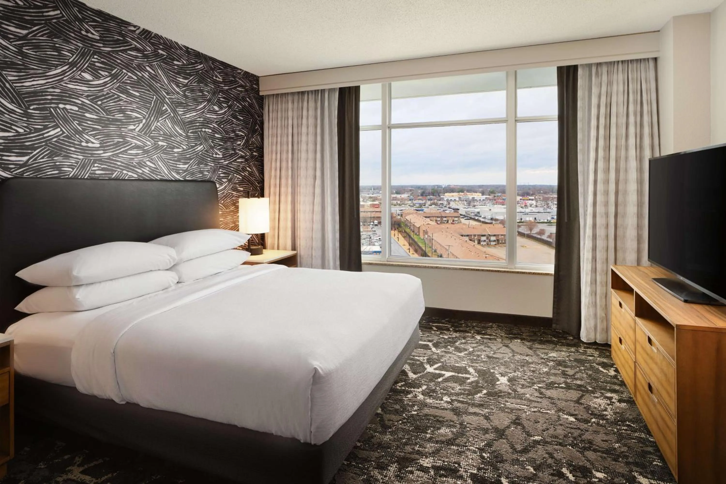 Bedroom, Bed in Embassy Suites by Hilton Hampton Convention Center