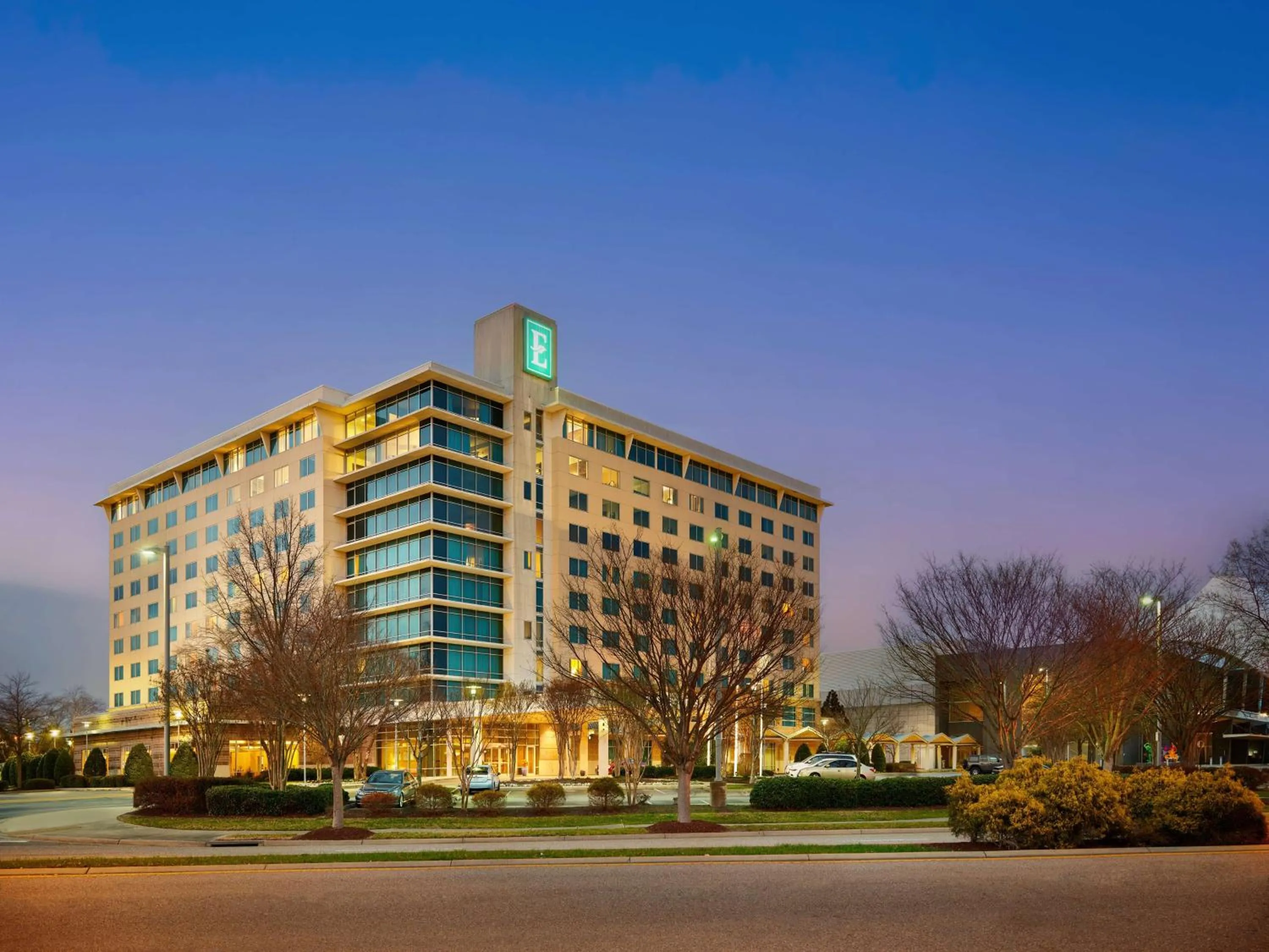 Property building in Embassy Suites by Hilton Hampton Convention Center