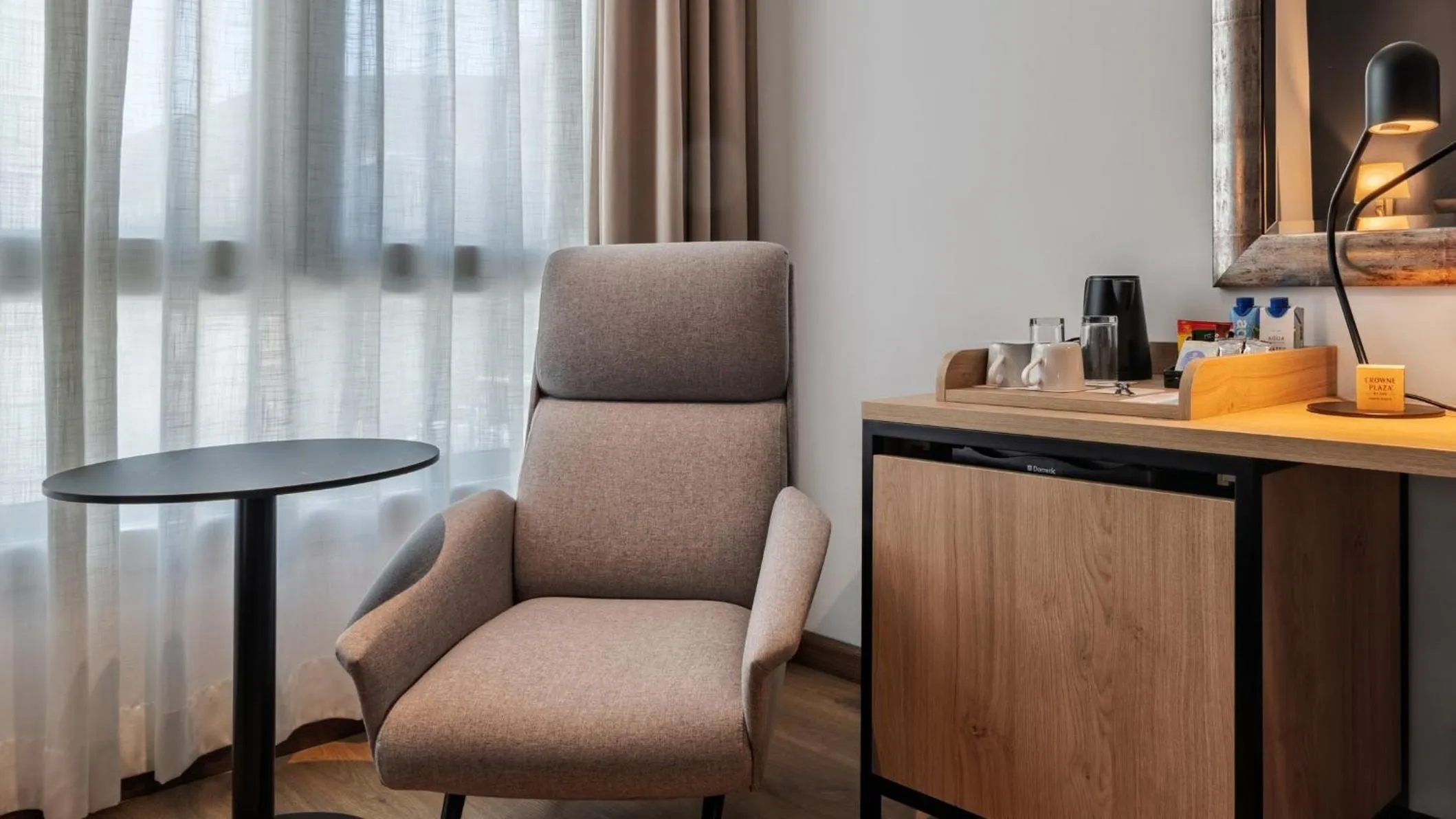 Photo of the whole room in Hotel Crowne Plaza Madrid Airport