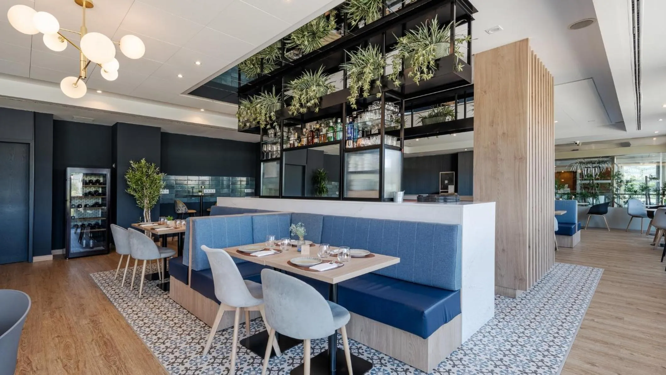 Restaurant/places to eat in Hotel Crowne Plaza Madrid Airport