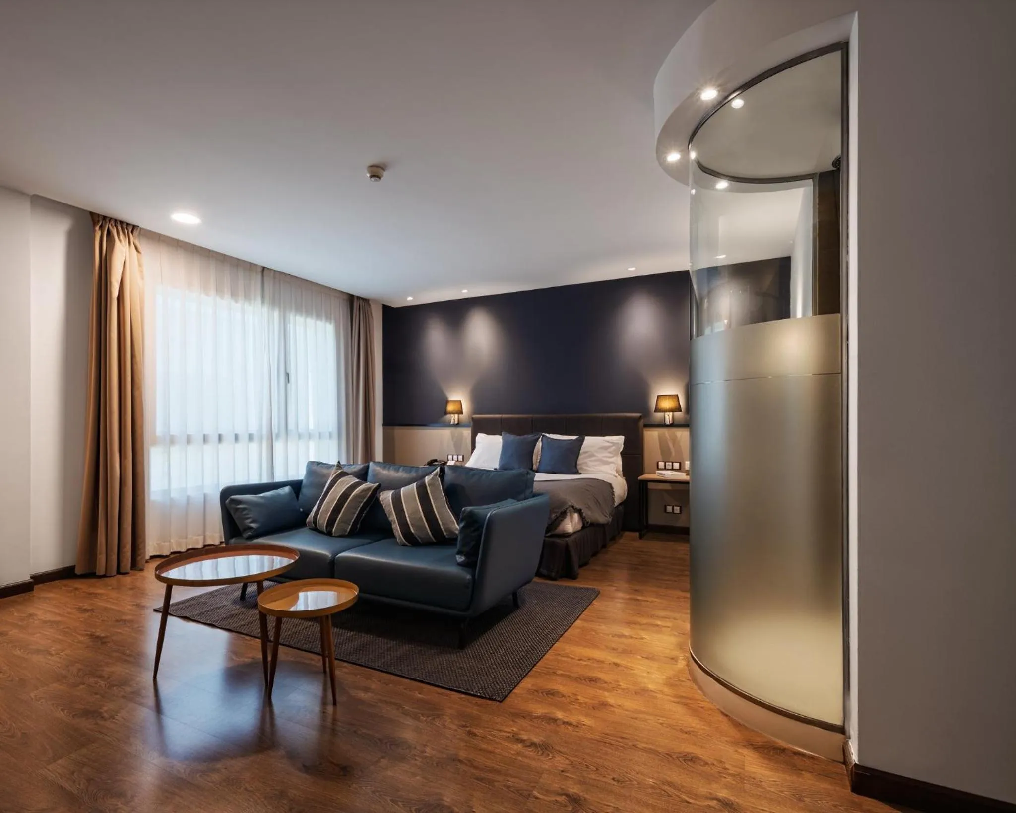 Photo of the whole room in Hotel Crowne Plaza Madrid Airport