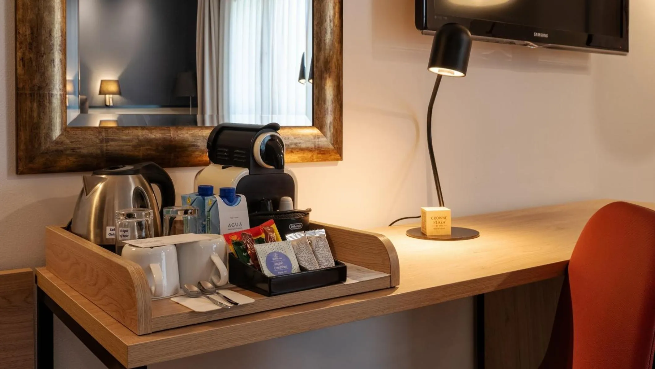 Photo of the whole room in Hotel Crowne Plaza Madrid Airport