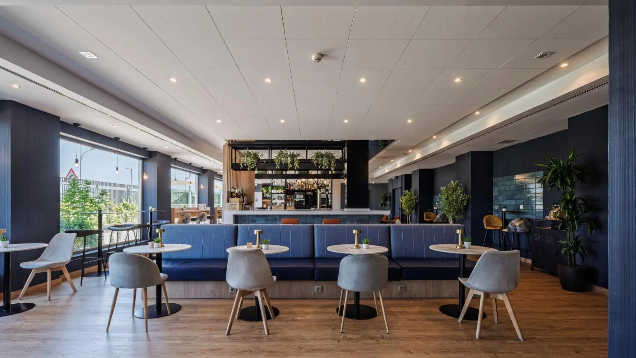 Restaurant/places to eat in Hotel Crowne Plaza Madrid Airport