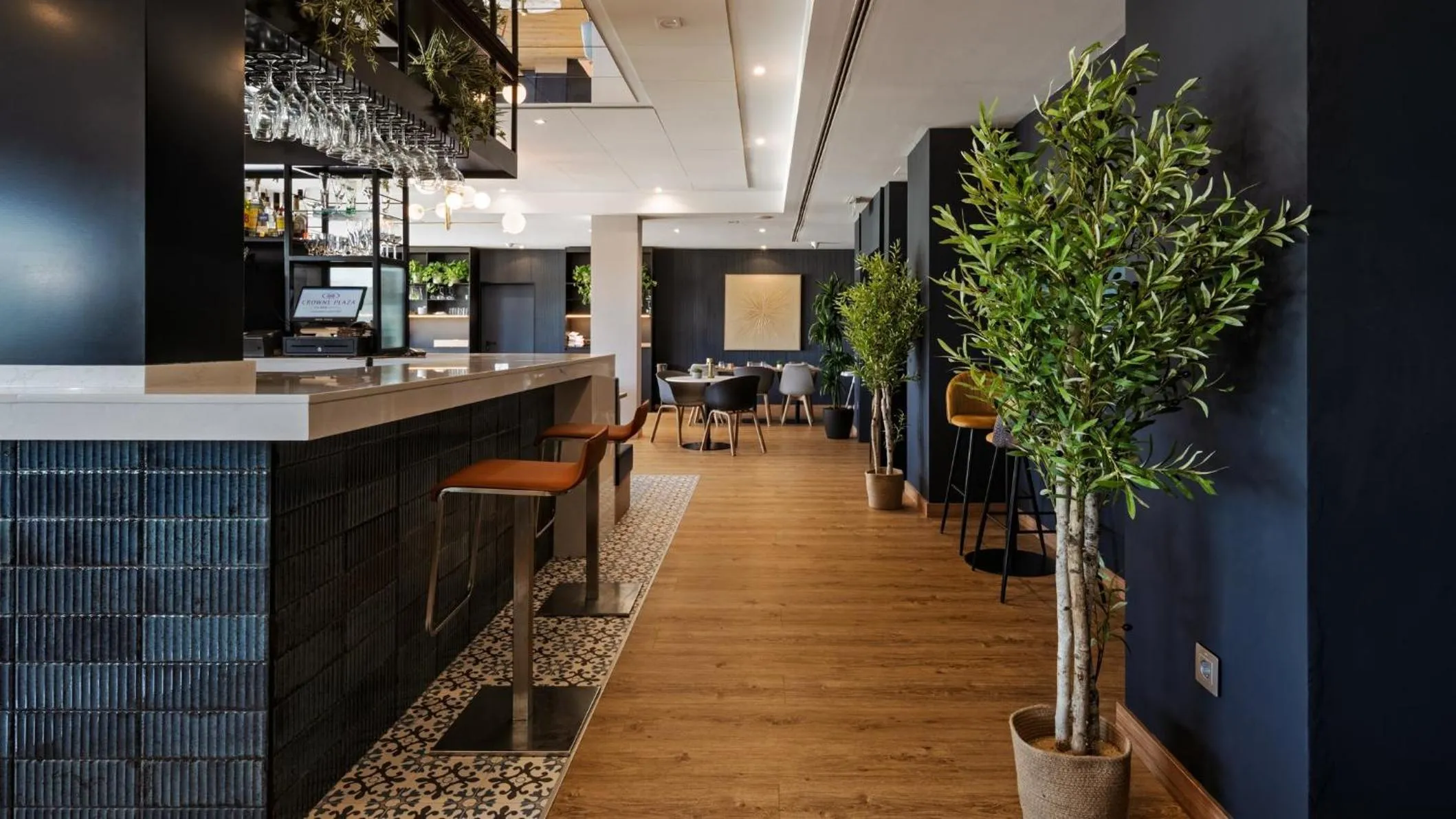 Restaurant/places to eat in Hotel Crowne Plaza Madrid Airport