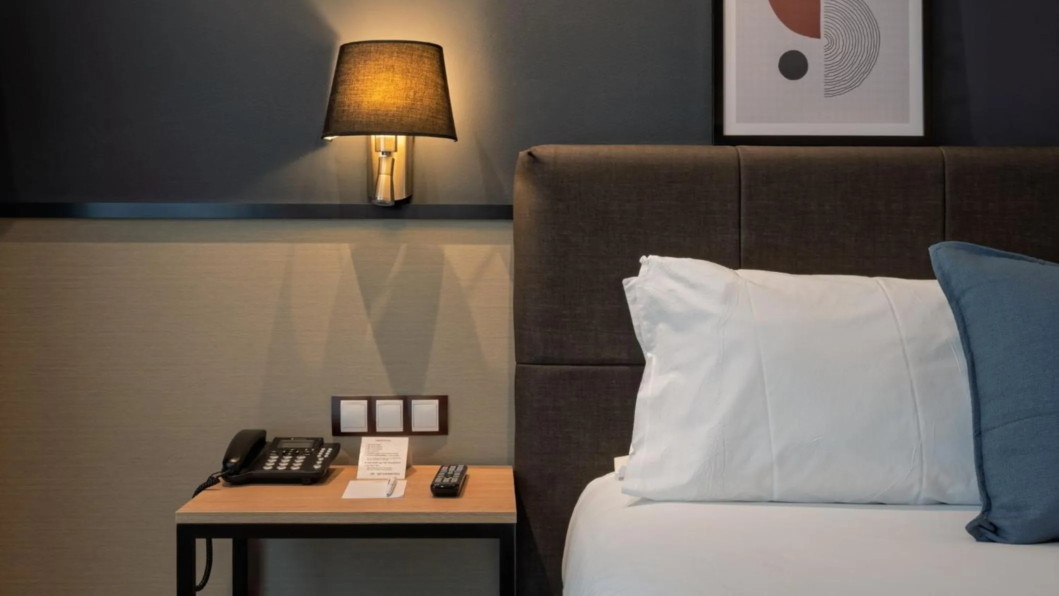 Photo of the whole room, Bed in Hotel Crowne Plaza Madrid Airport