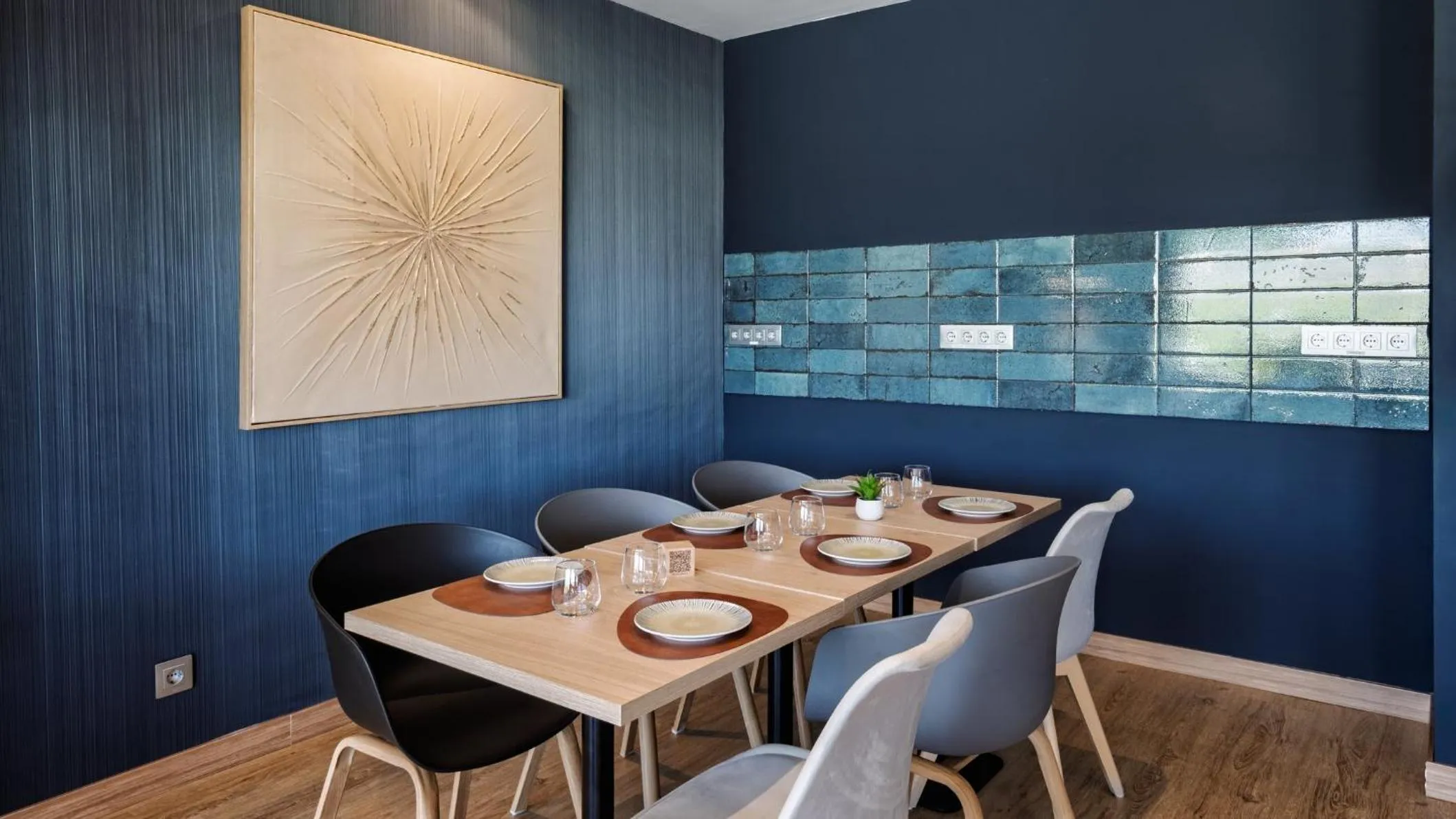 Restaurant/places to eat in Hotel Crowne Plaza Madrid Airport