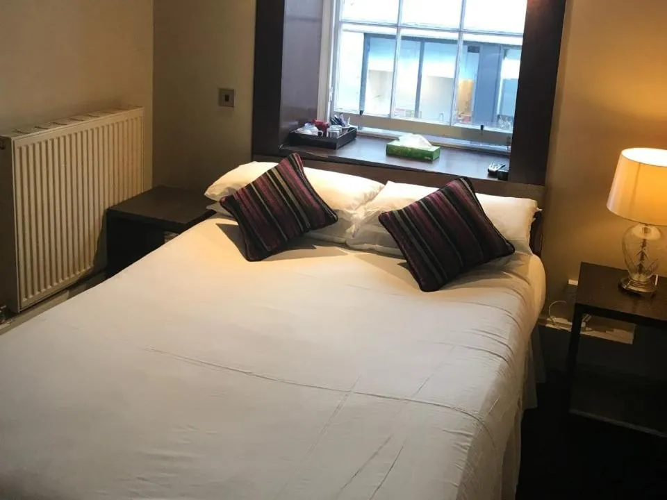 Bedroom, Bed in Rab Ha's