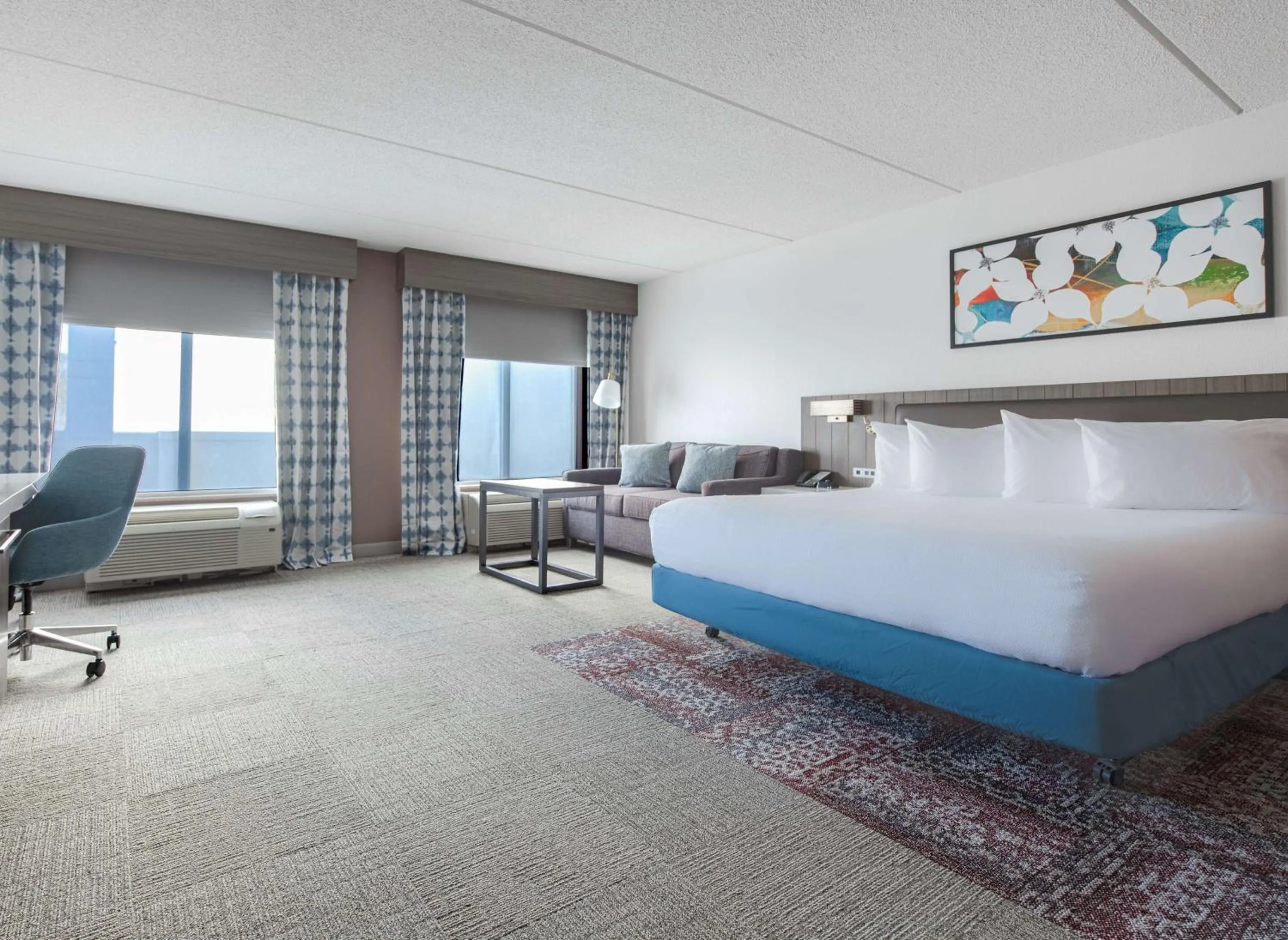 Living room, Bed in Hilton Garden Inn Newport News