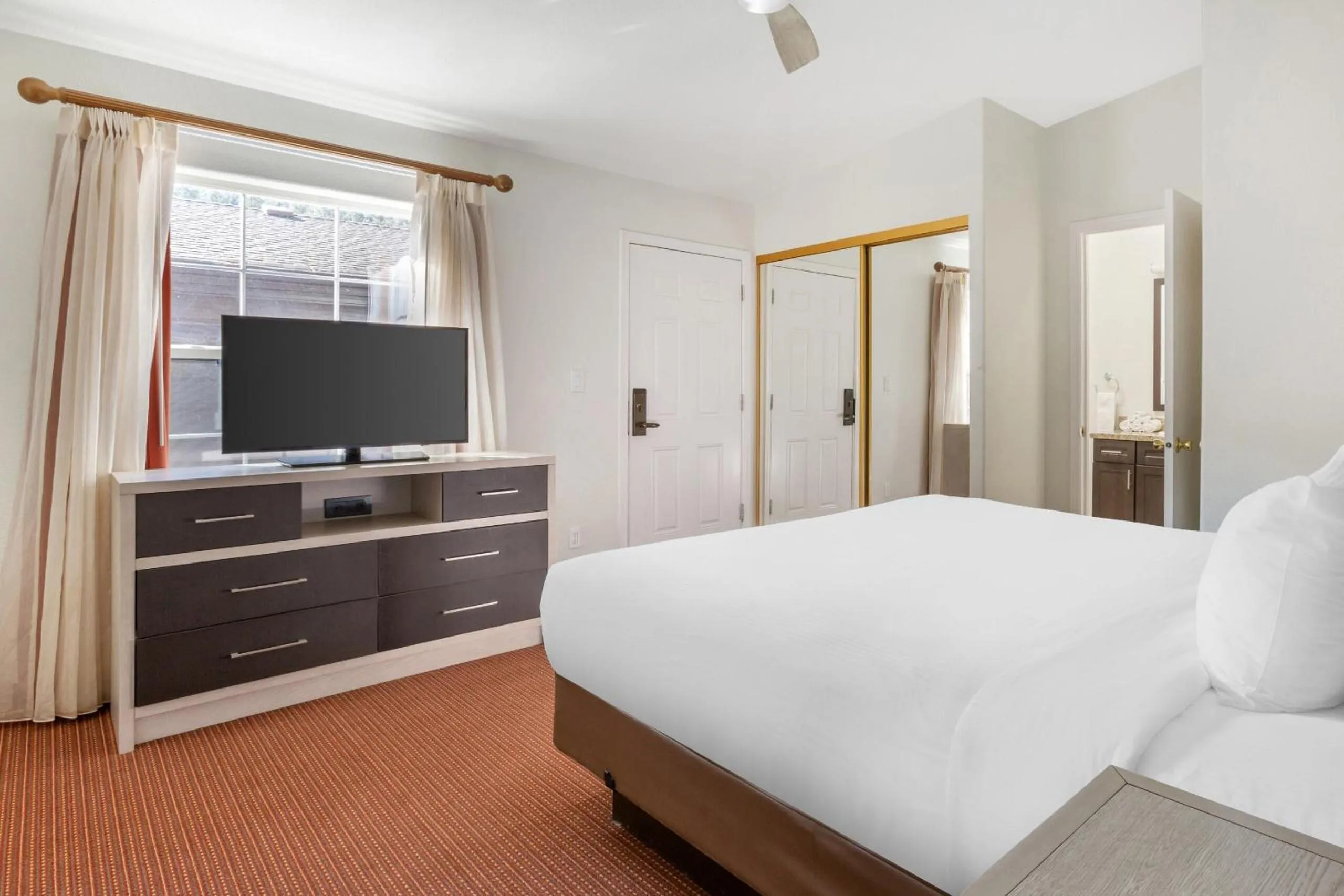 Bedroom, Bed in Kohl's Ranch Lodge