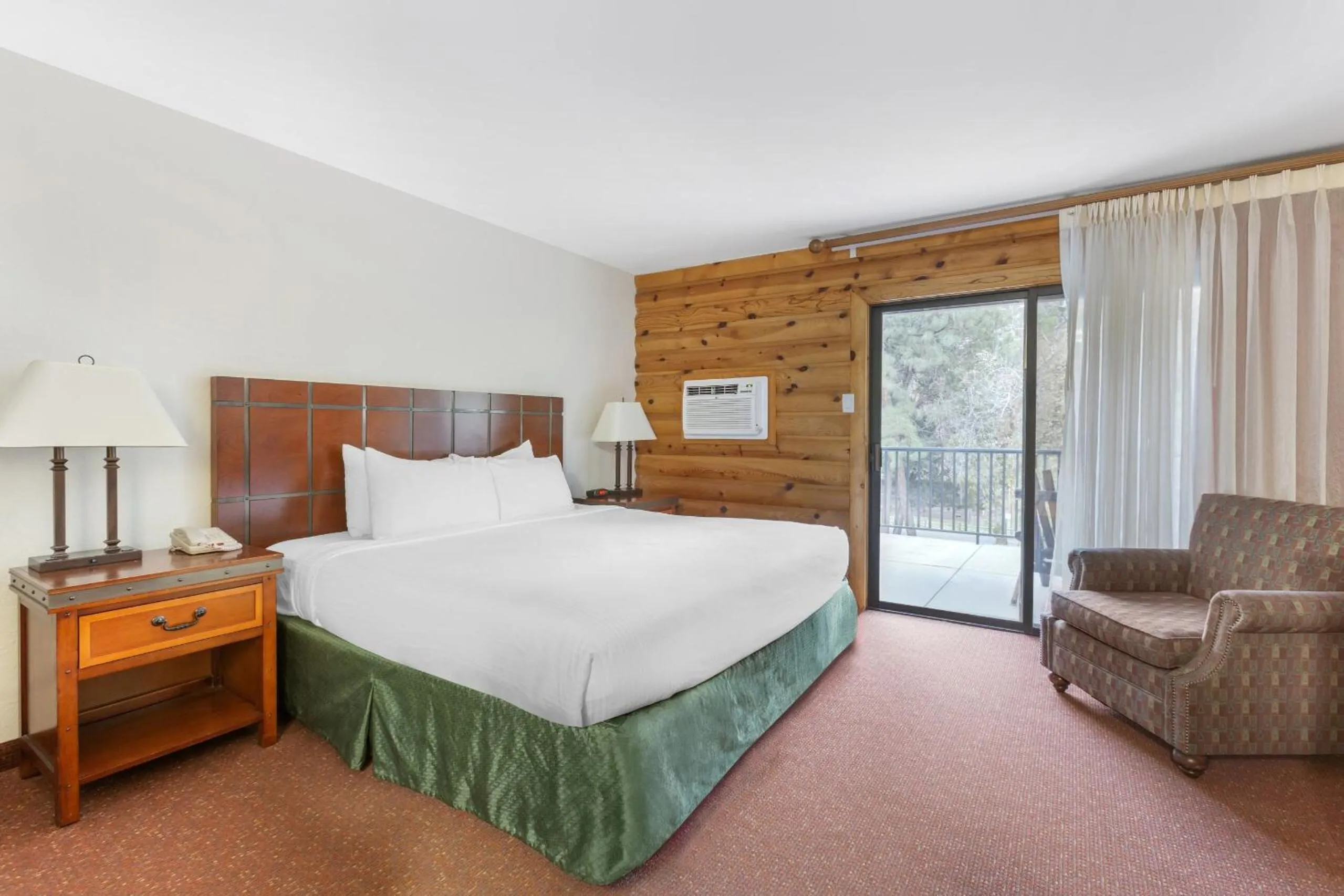 Bed in Kohl's Ranch Lodge