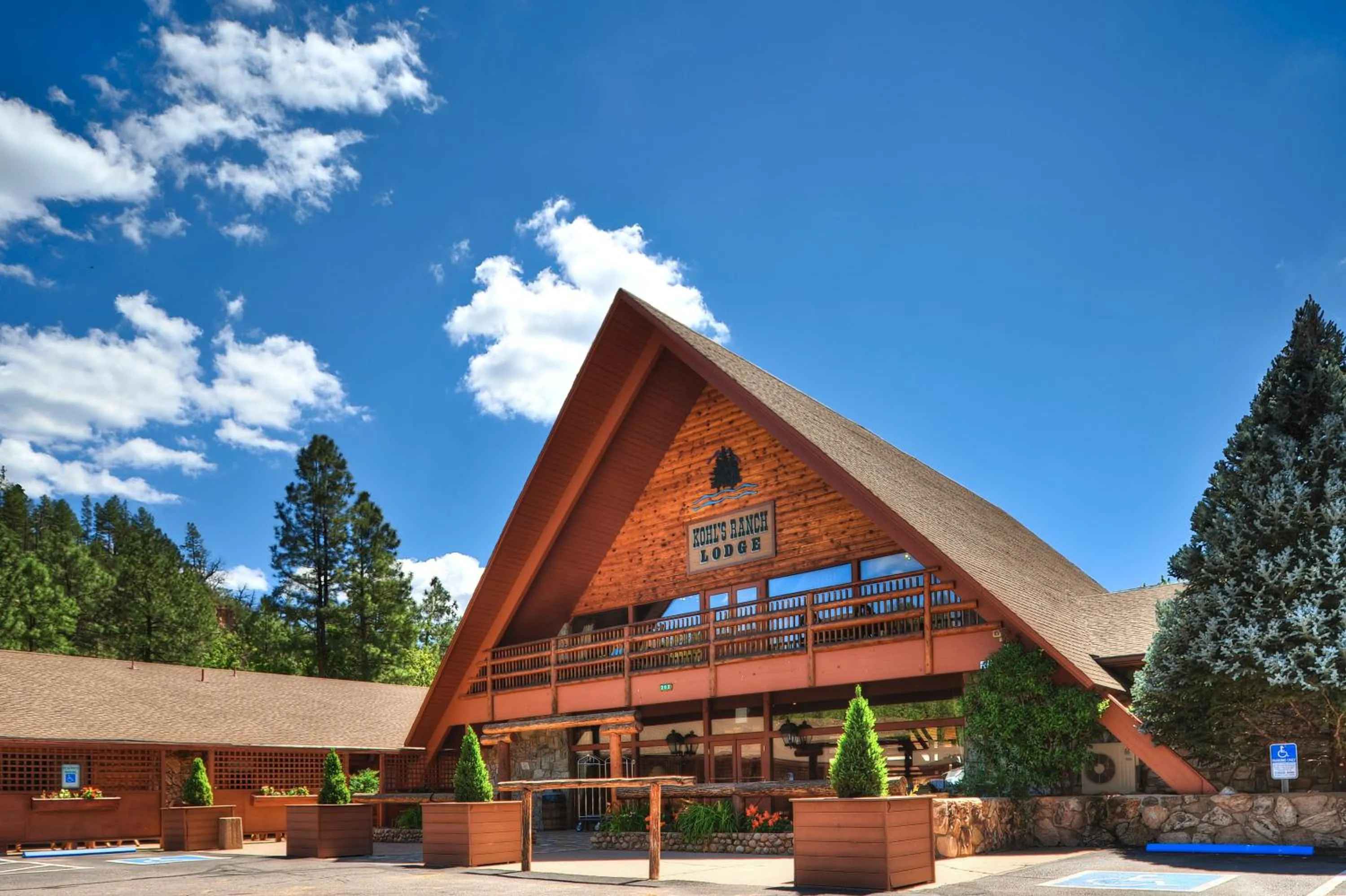 Property building in Kohl's Ranch Lodge