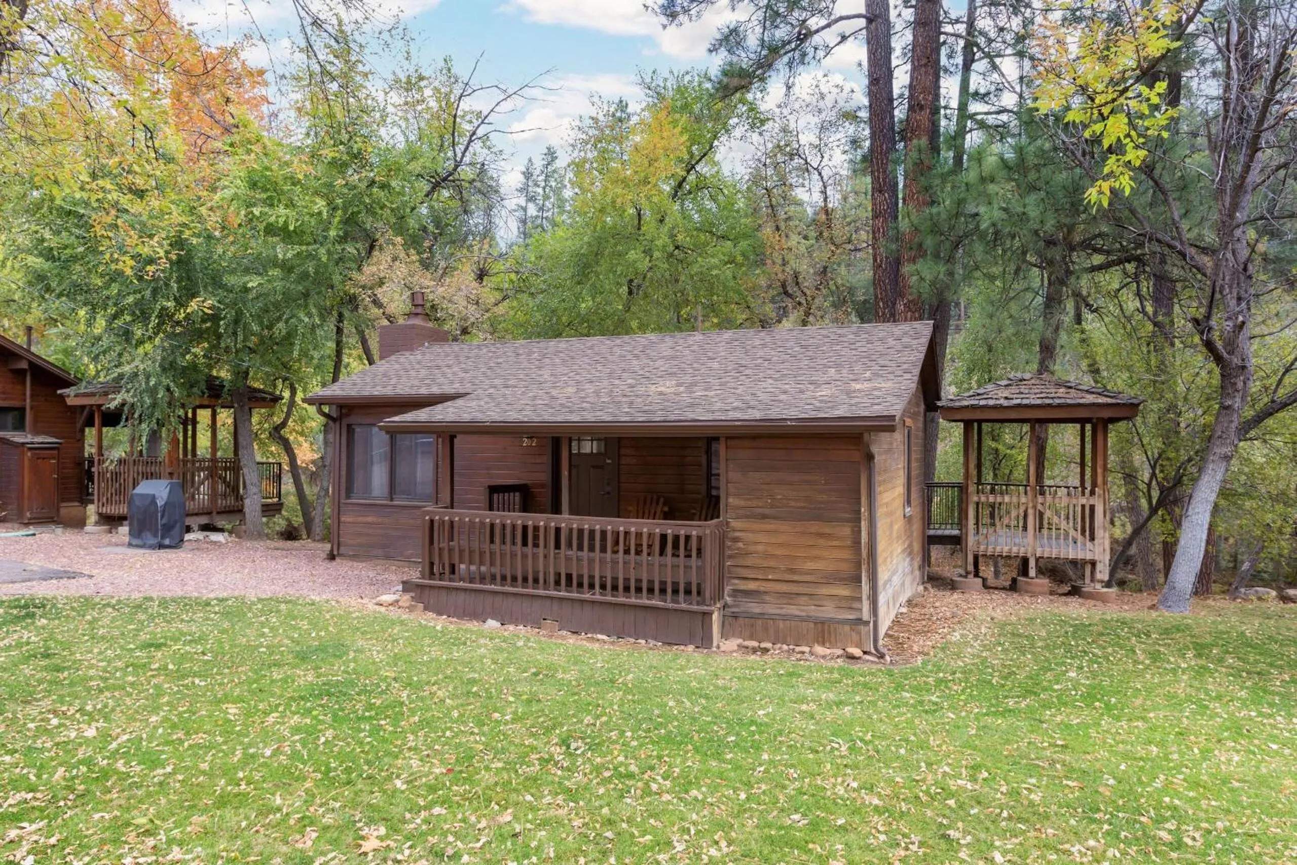 Property building in Kohl's Ranch Lodge