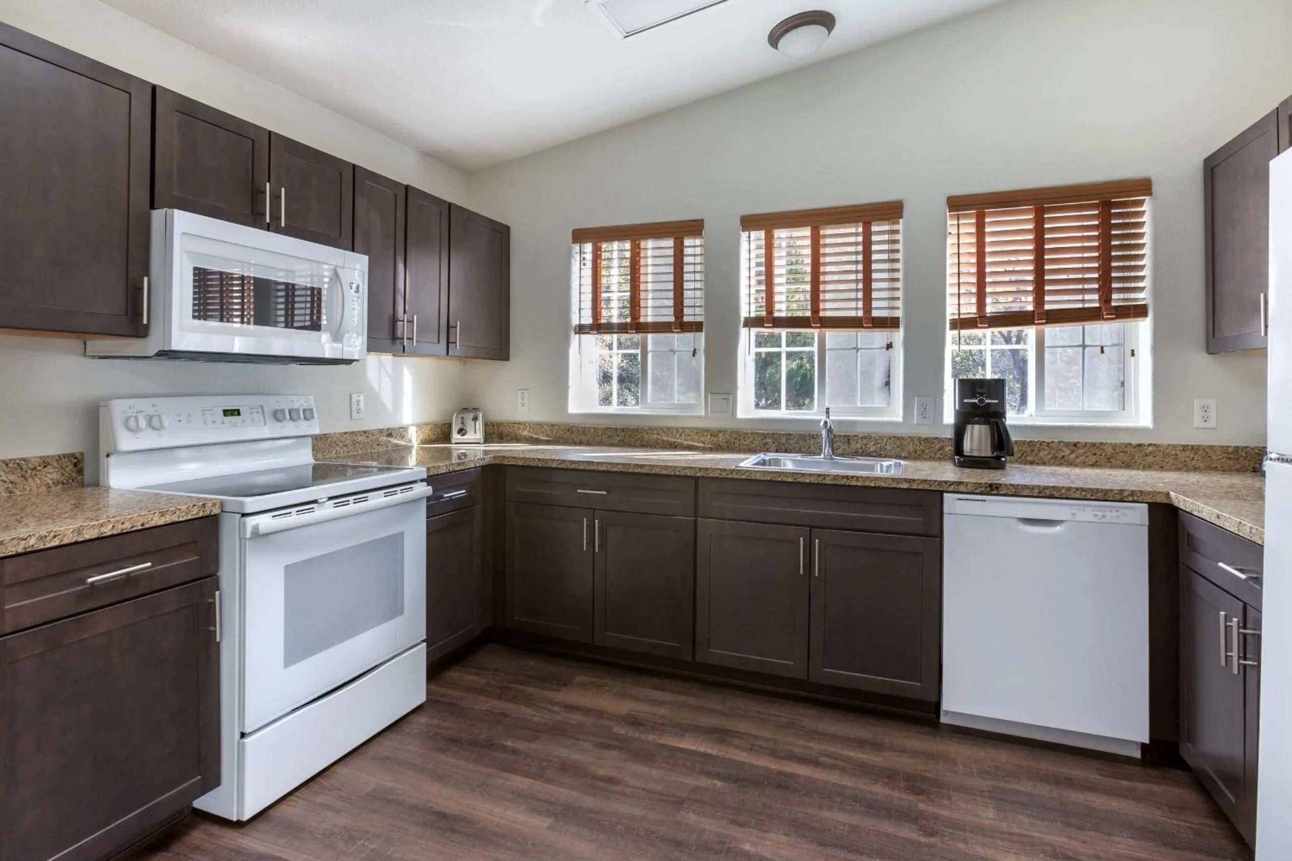kitchen in Kohl's Ranch Lodge