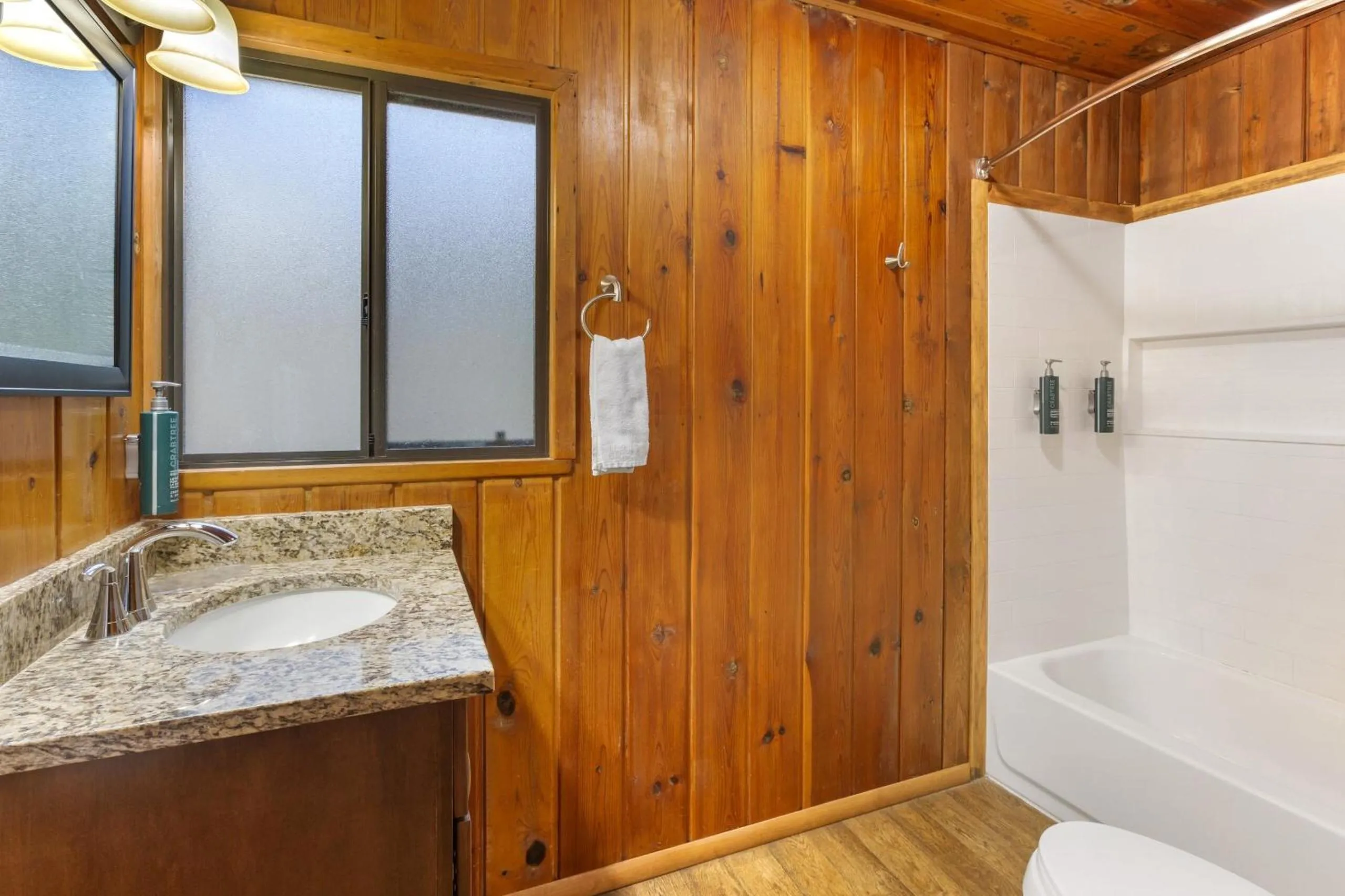 Bathroom in Kohl's Ranch Lodge