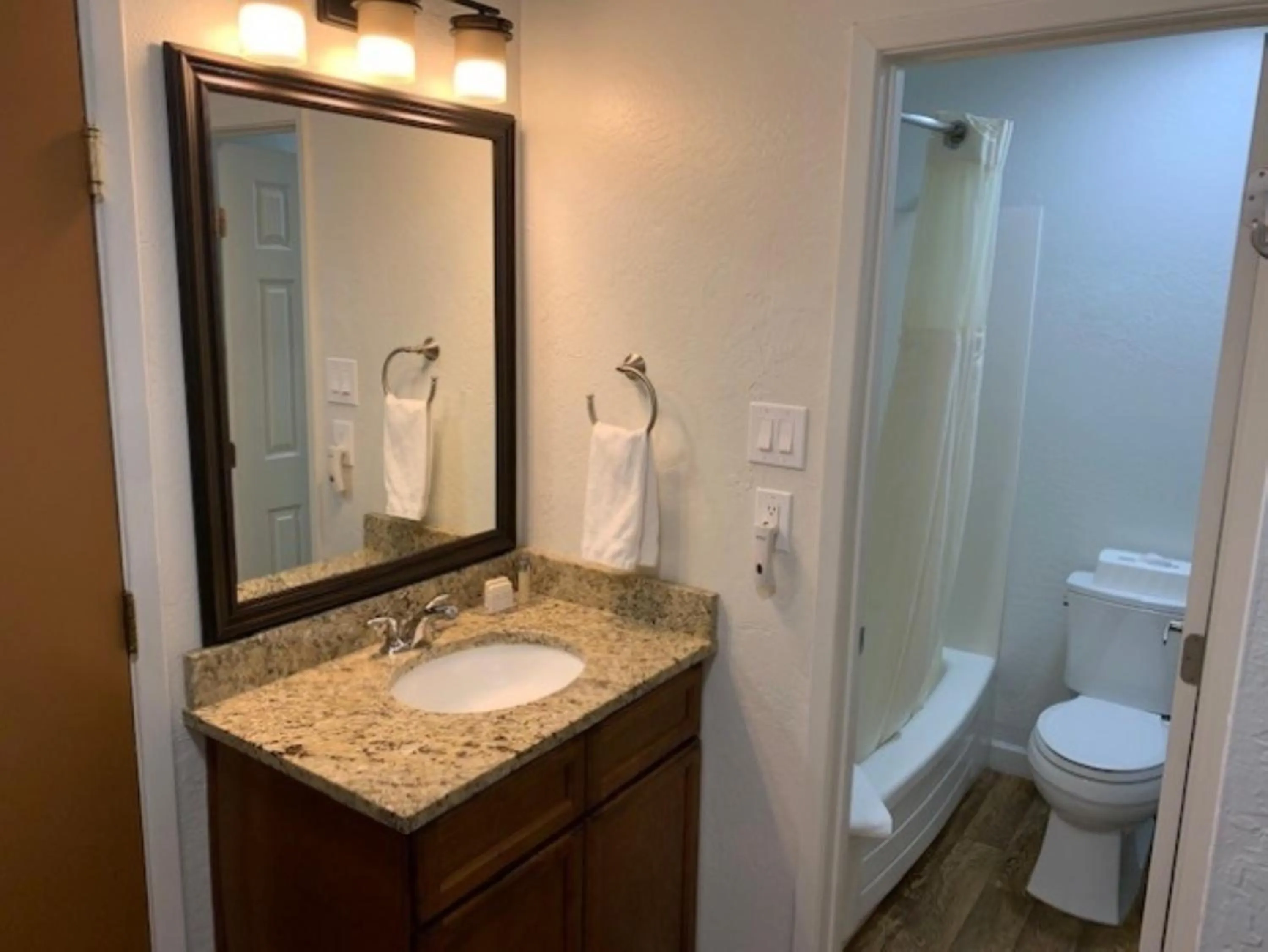 Bathroom in Kohl's Ranch Lodge