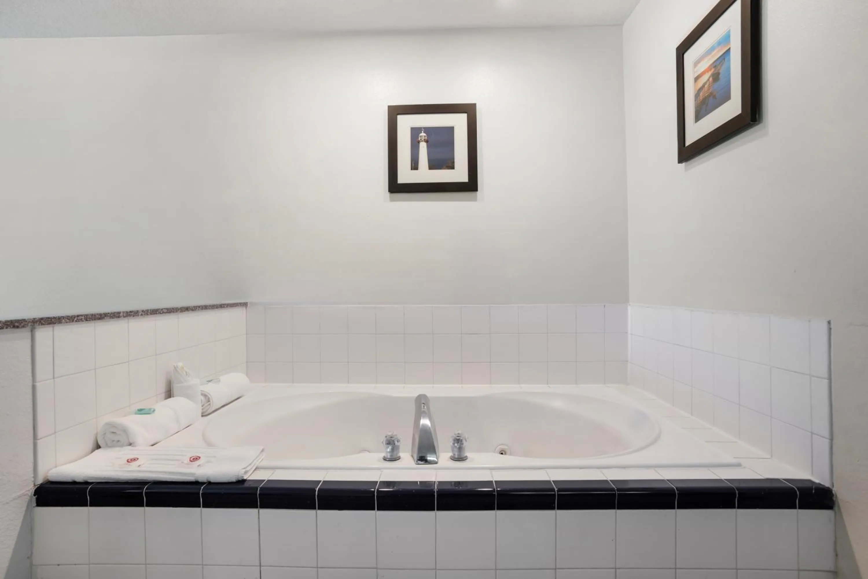 Hot Tub in Comfort Inn & Suites Crystal Inn Sportsplex