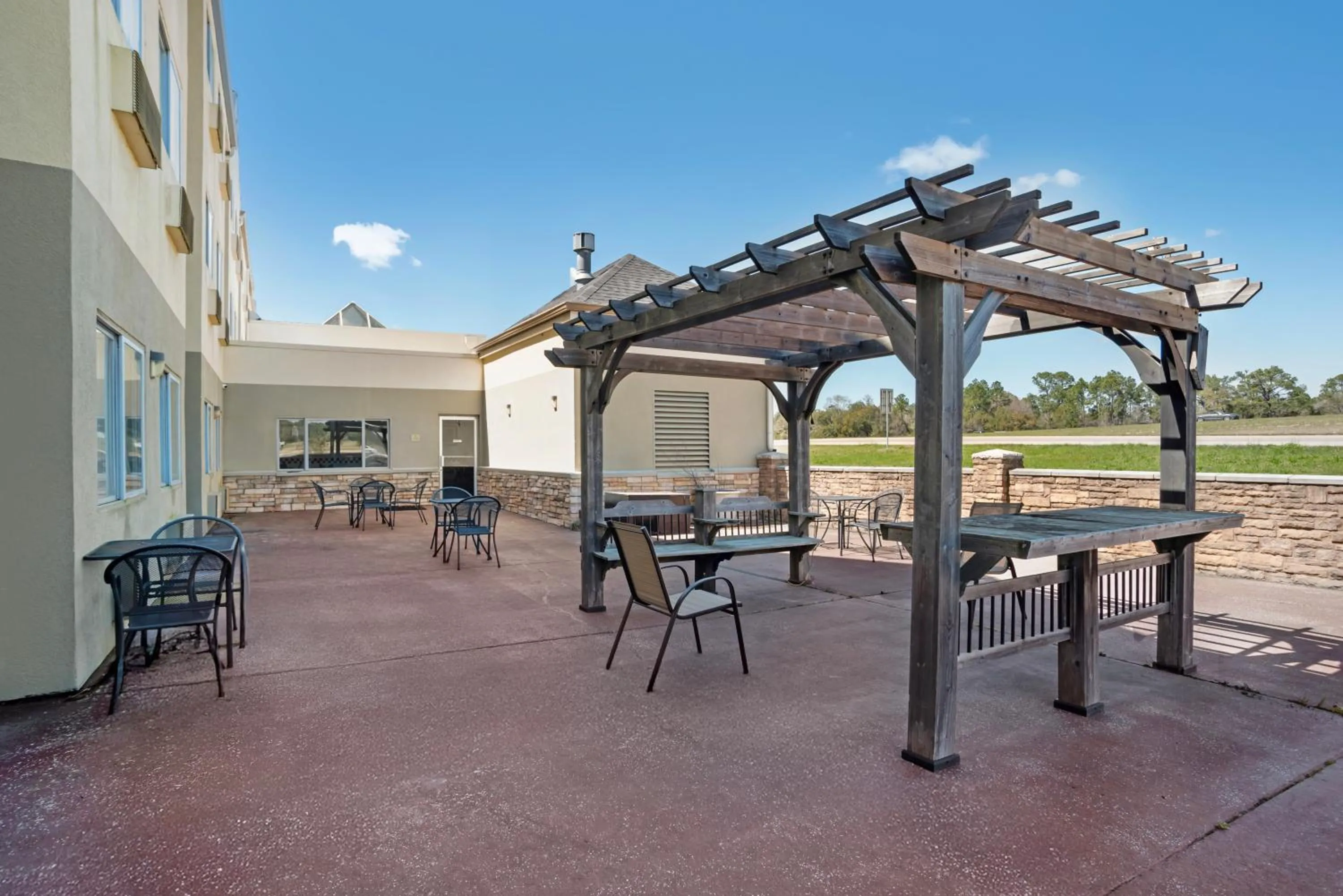 Patio in Comfort Inn & Suites Crystal Inn Sportsplex