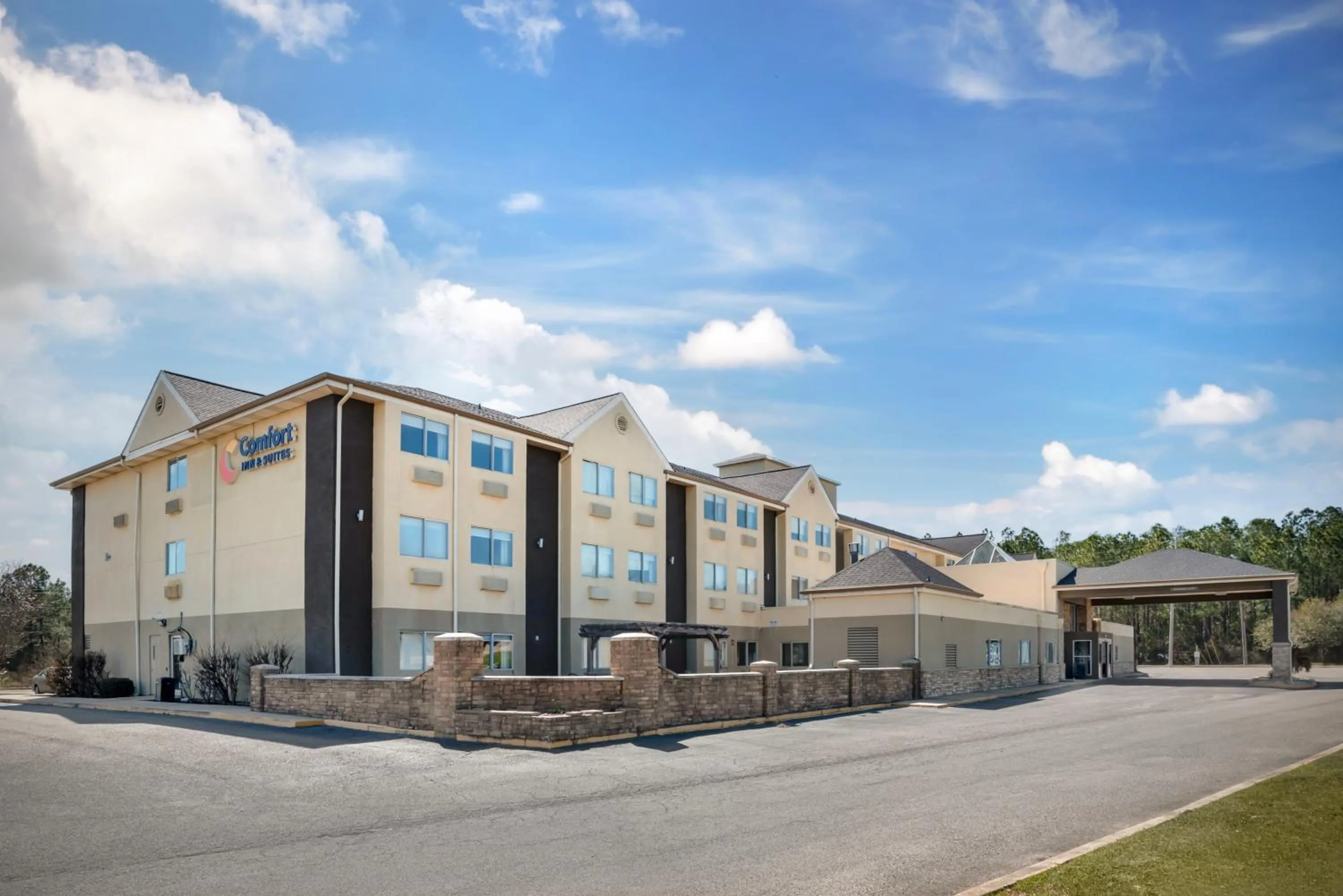 Property building in Comfort Inn & Suites Crystal Inn Sportsplex