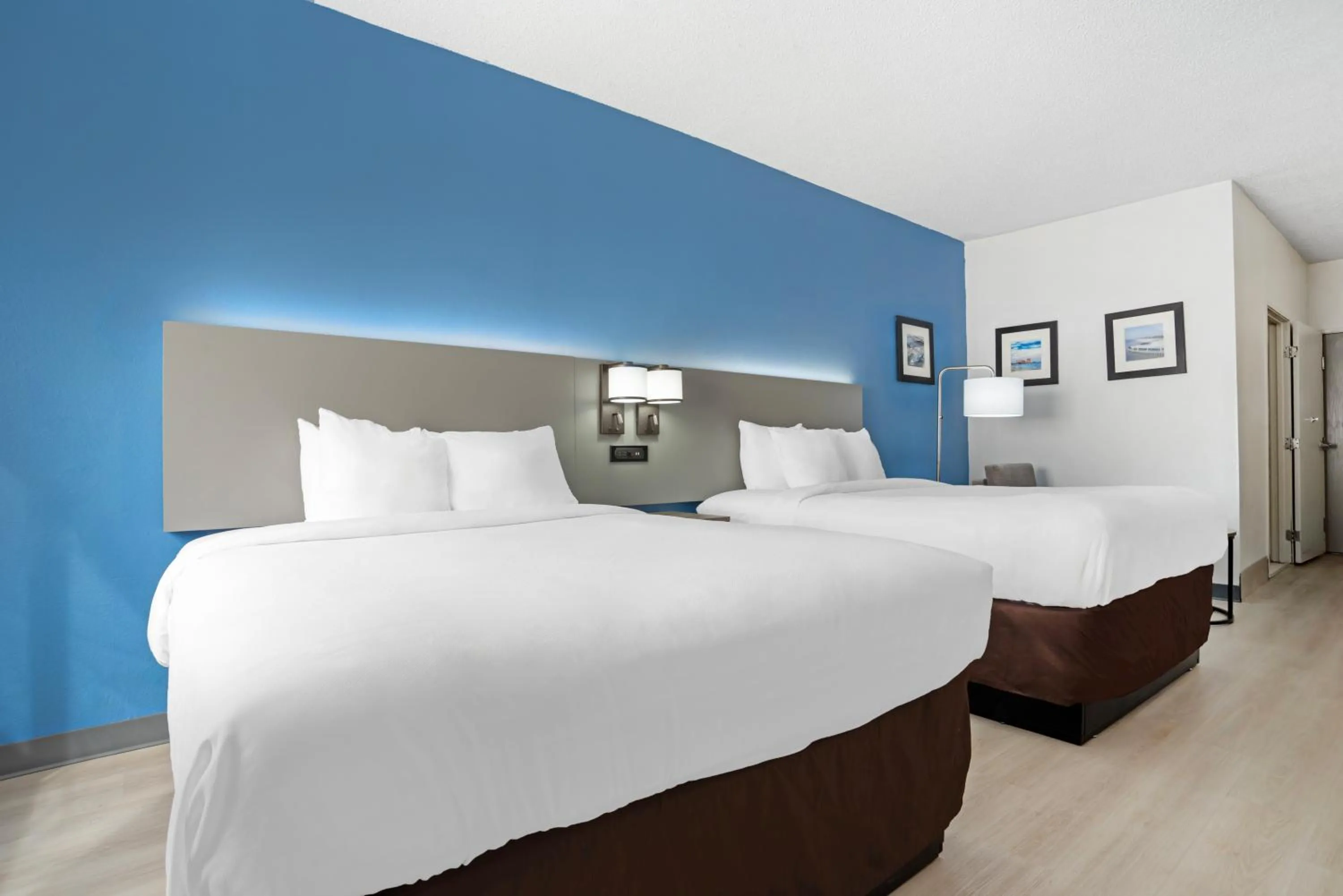 Bed in Comfort Inn & Suites Crystal Inn Sportsplex