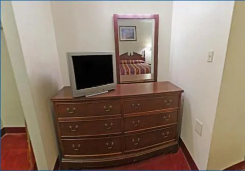 TV and multimedia in Rumford Motor Inn