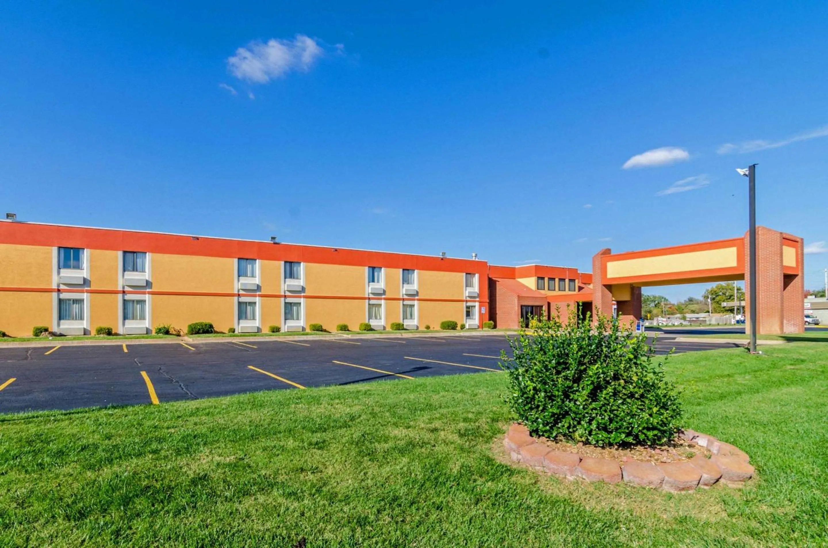 Property building in Quality Inn South