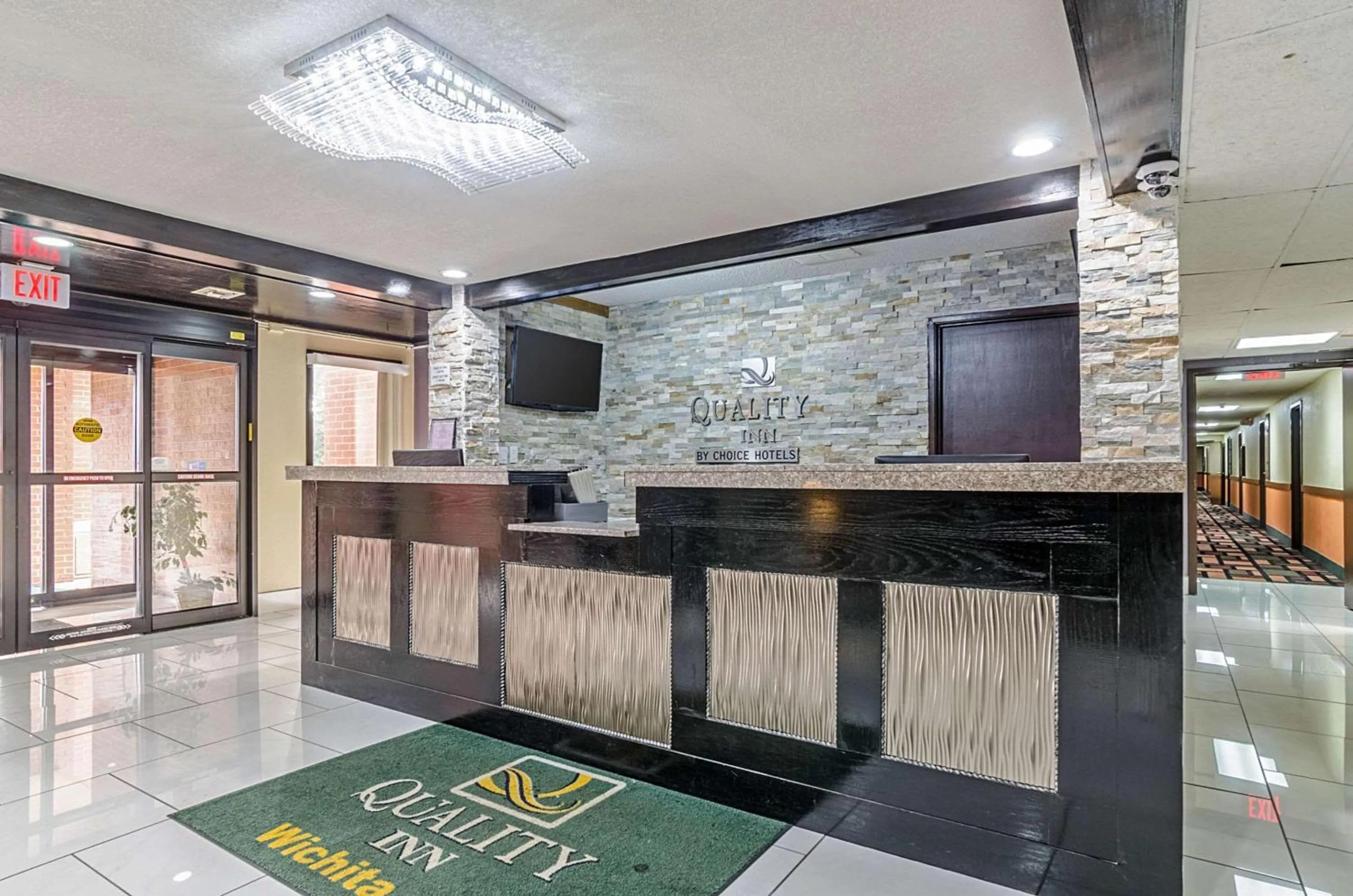 Lobby or reception in Quality Inn South