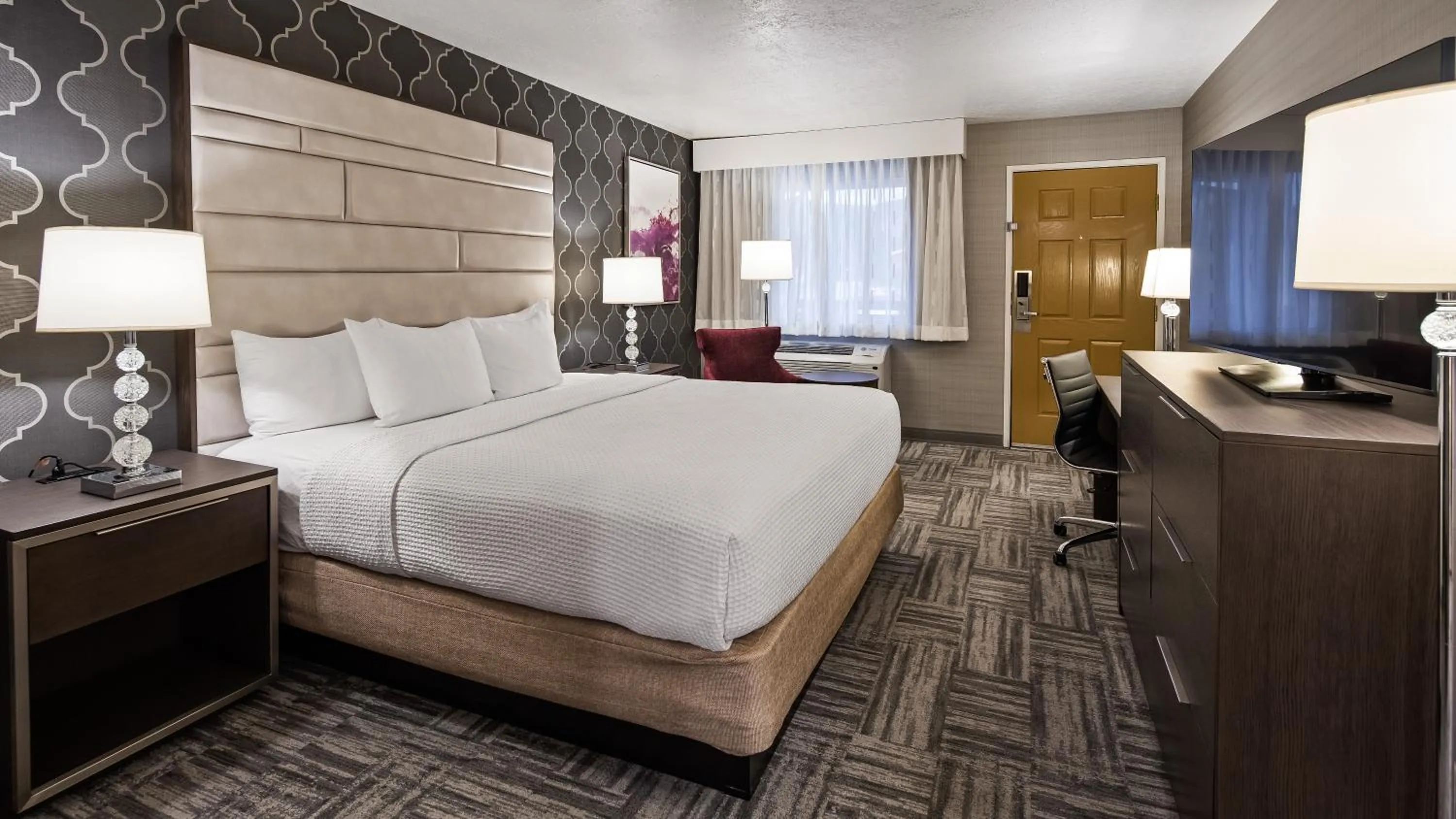 Bed in Abbey Inn Cedar City