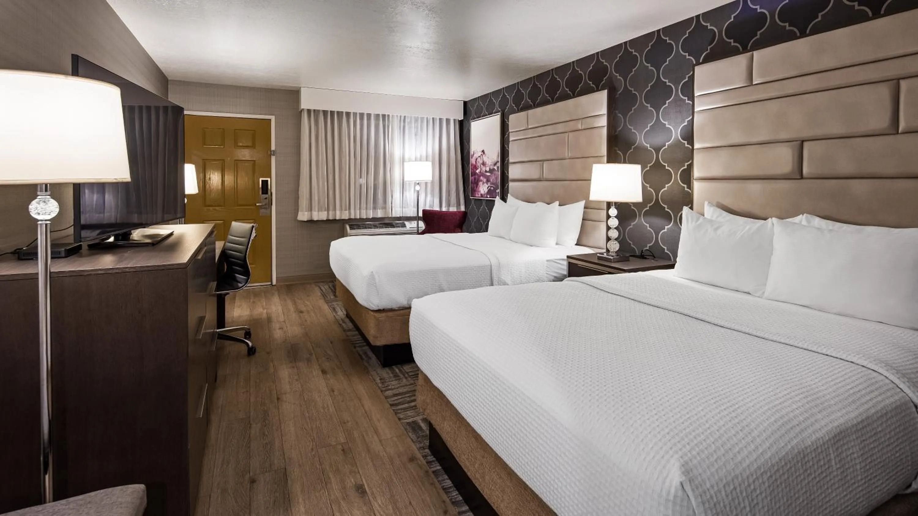 Bed in Abbey Inn Cedar City