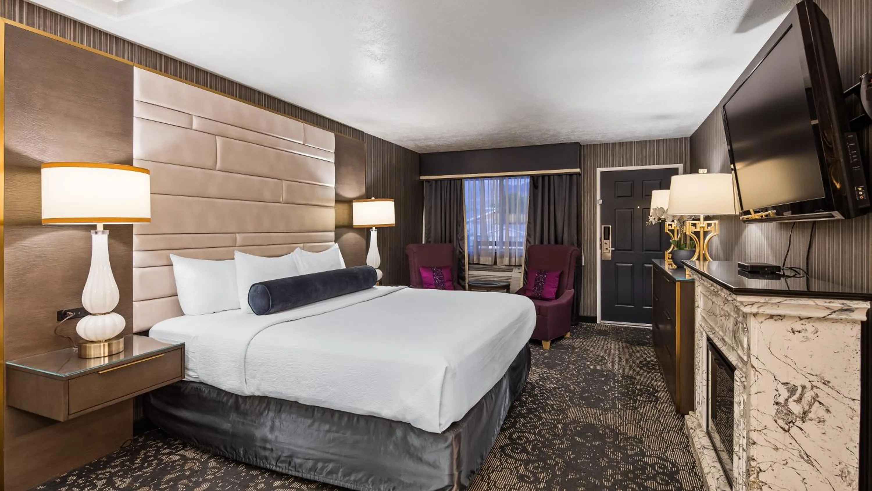 Bed in Abbey Inn Cedar City