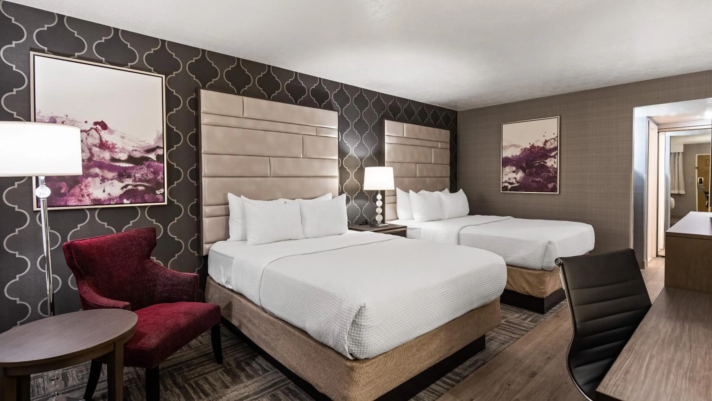 Bed in Abbey Inn Cedar City