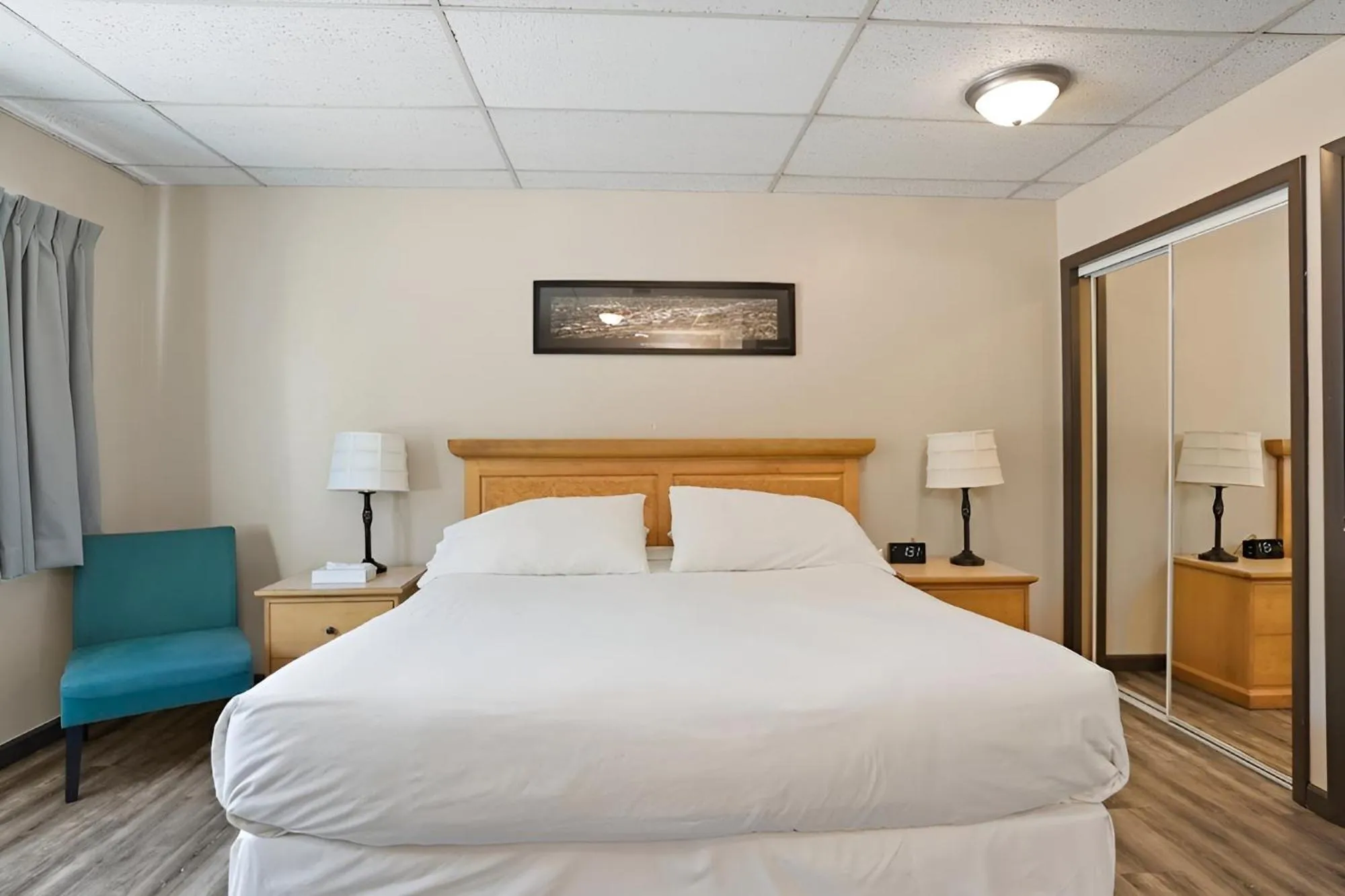 Bed in Boulder Twin Lakes Inn