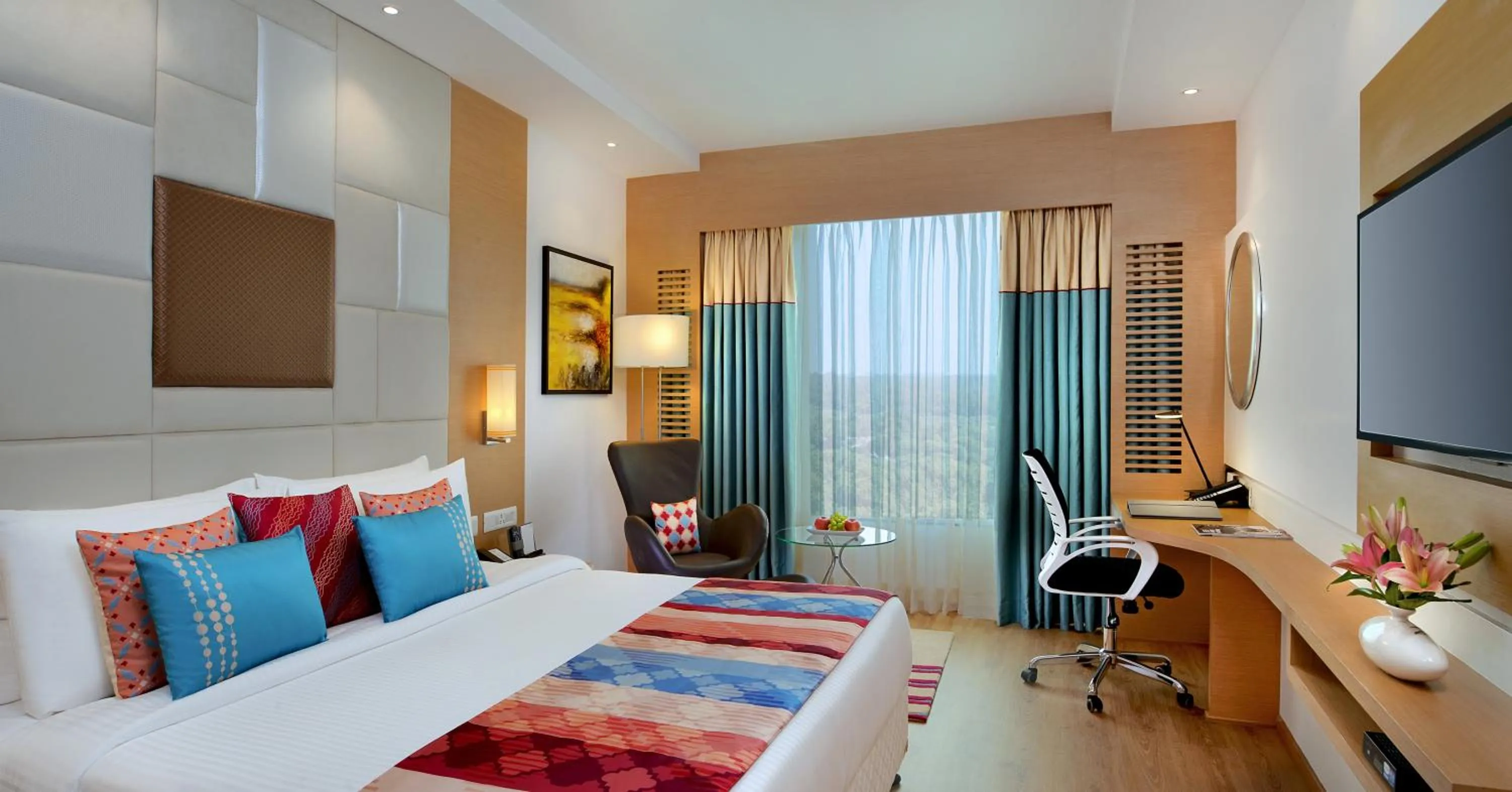 TV and multimedia, Bed in Fortune Inn Promenade, Vadodara - Member ITC Hotels' Group