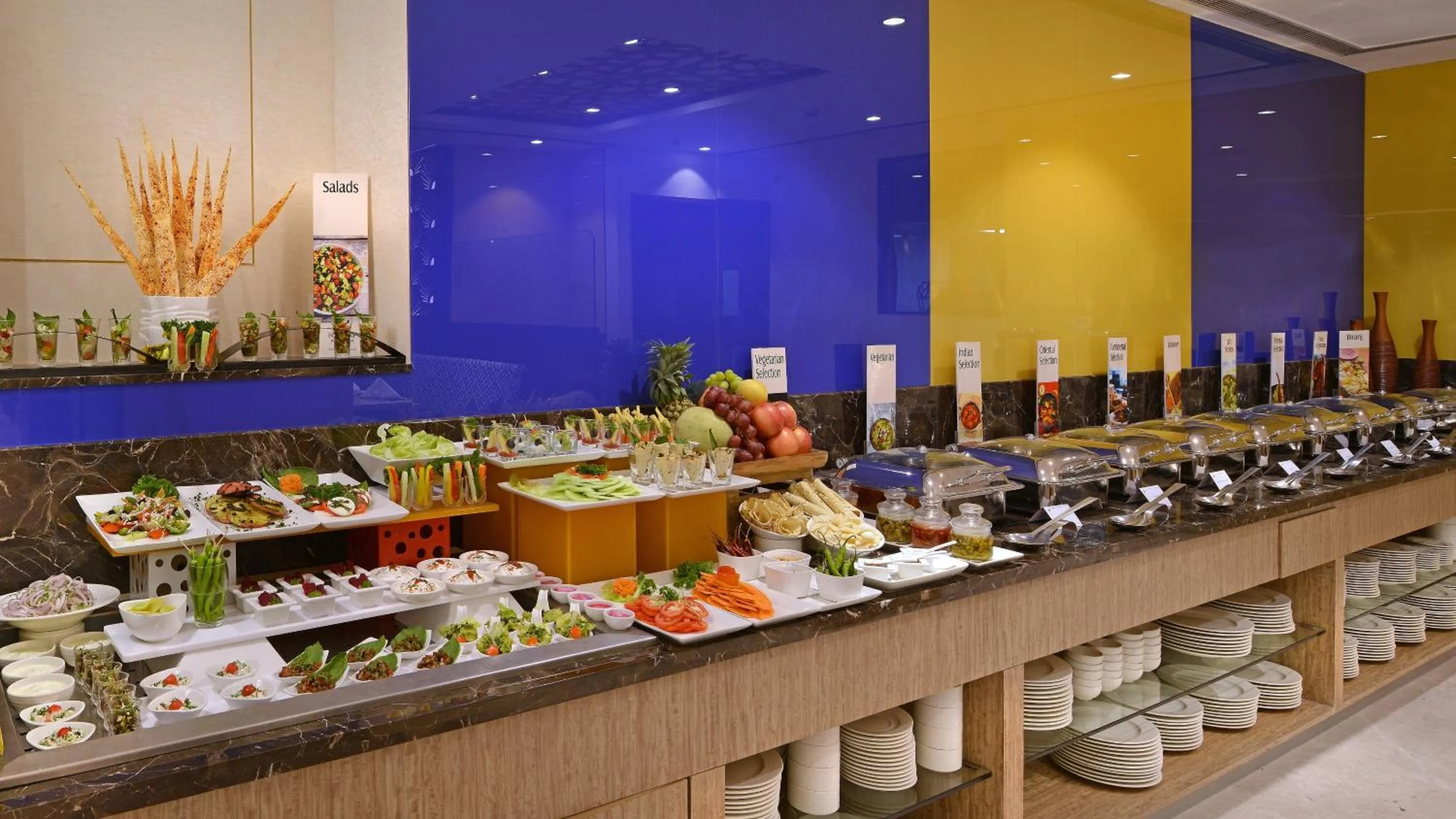 Restaurant/places to eat in Fortune Inn Promenade, Vadodara - Member ITC Hotels' Group