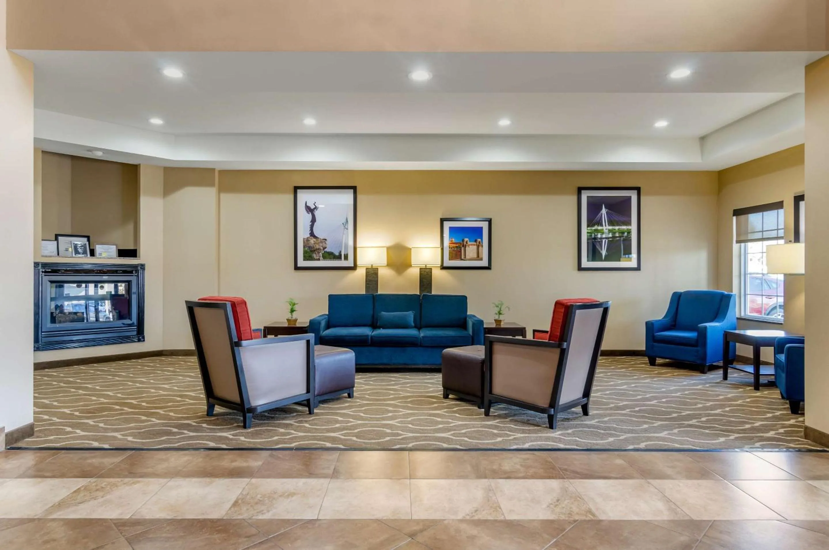 Lobby or reception in Comfort Inn & Suites near Bethel College