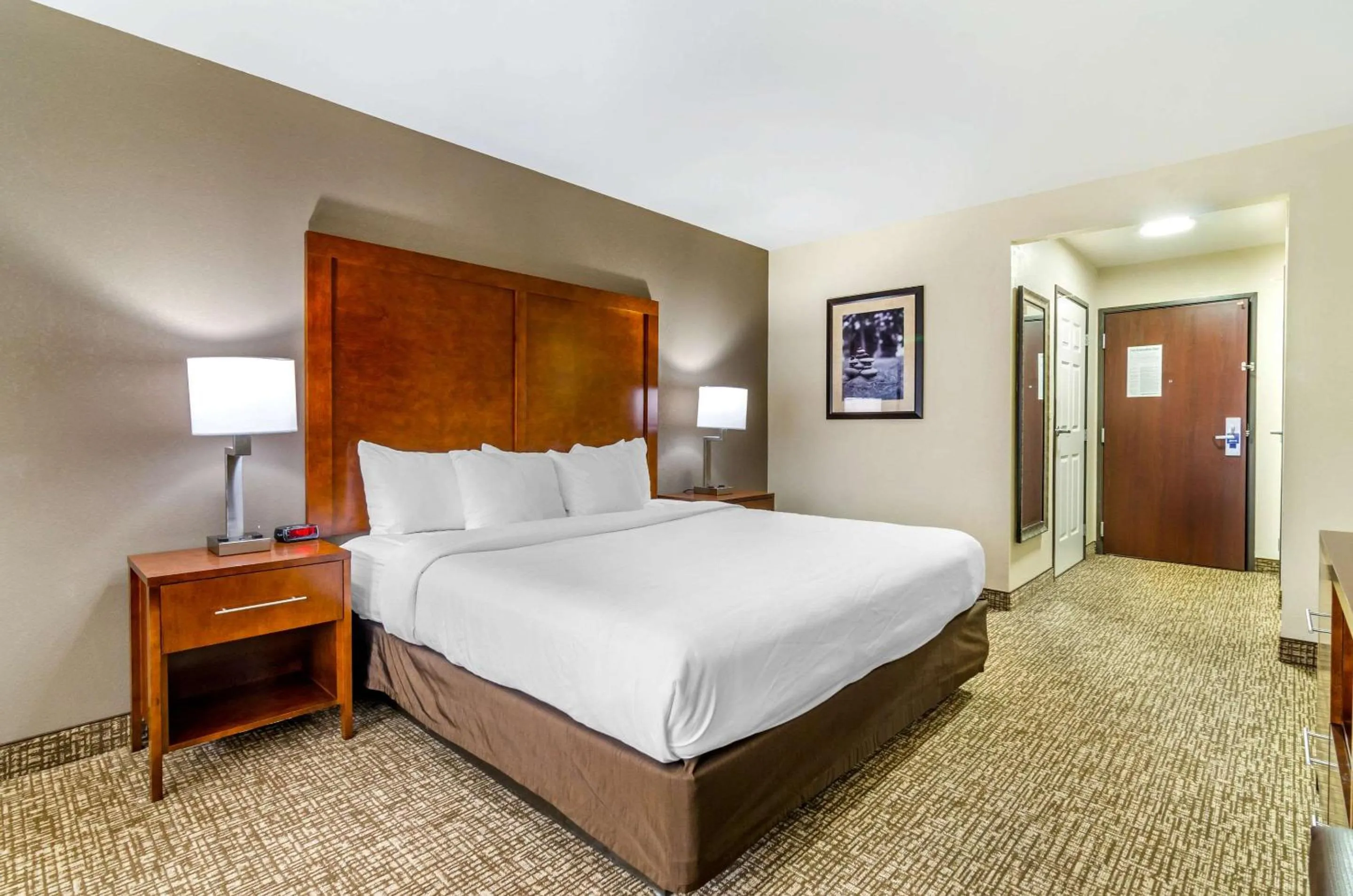 Bedroom, Bed in Comfort Inn & Suites near Bethel College