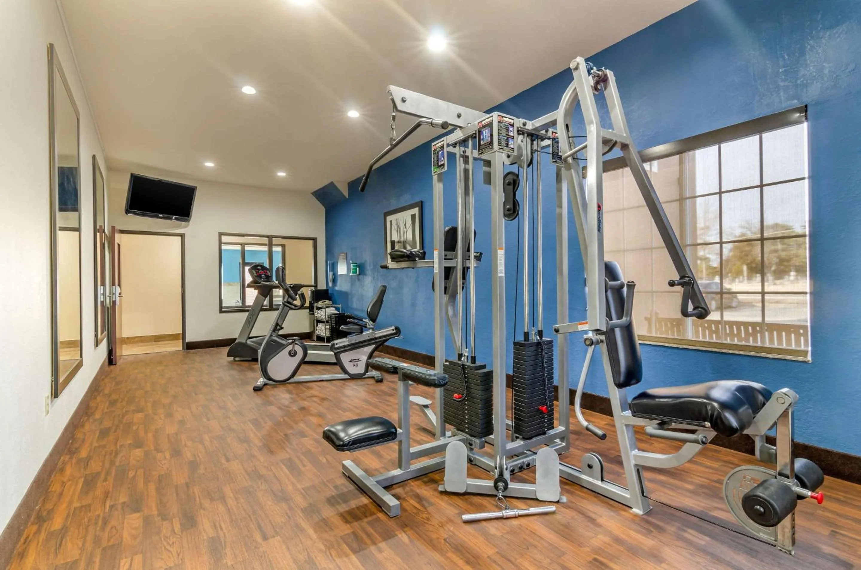 Fitness centre/facilities in Comfort Inn & Suites near Bethel College