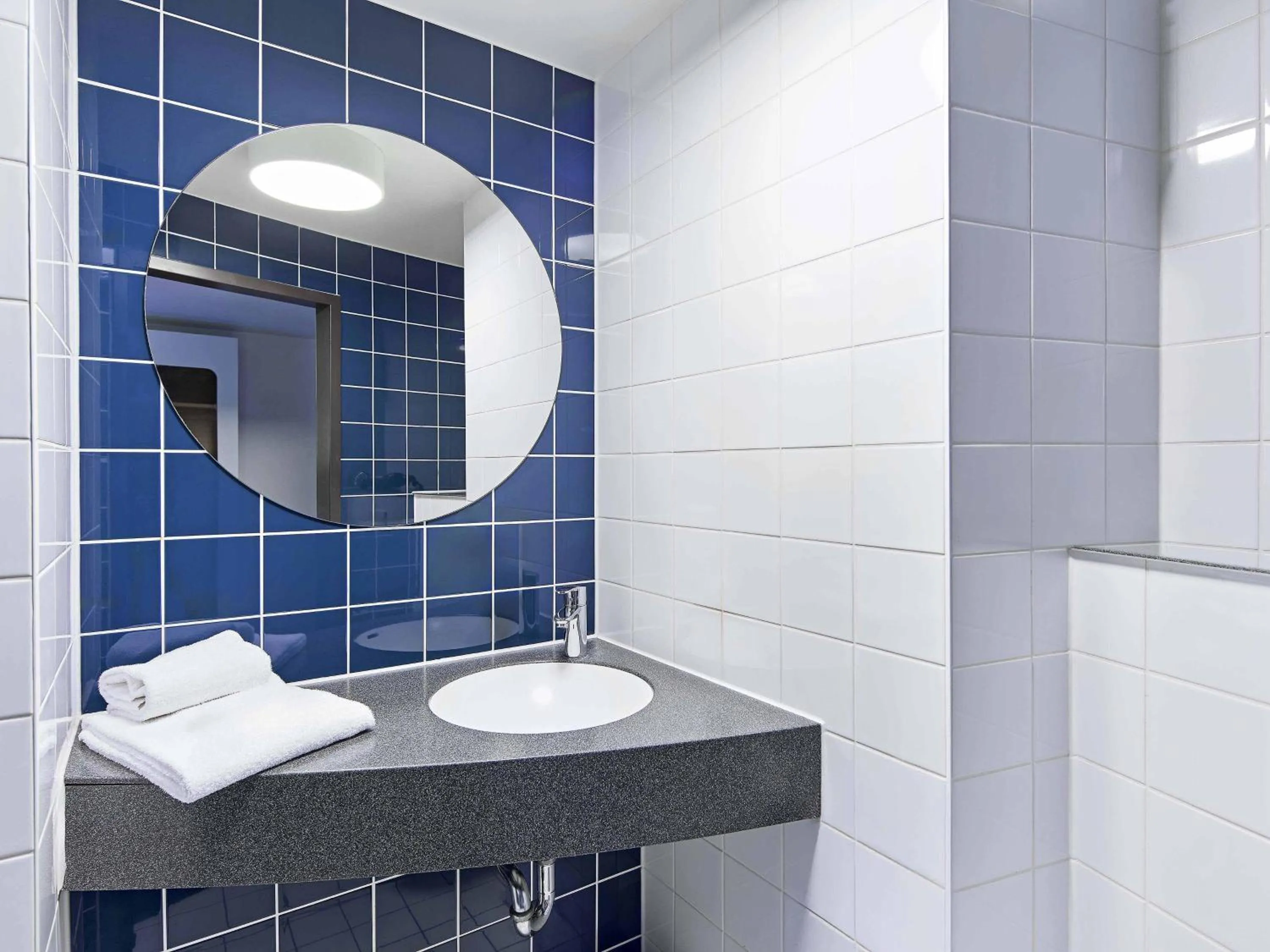 Shower in B&B Hotel Dortmund-City