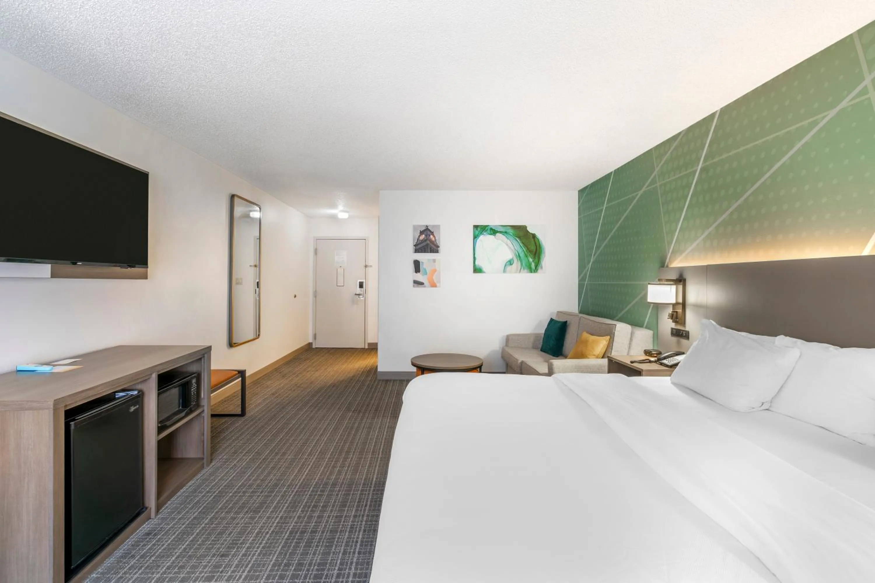 Guests, Bed in Comfort Inn & Suites Louisville Airport Fair & Expo